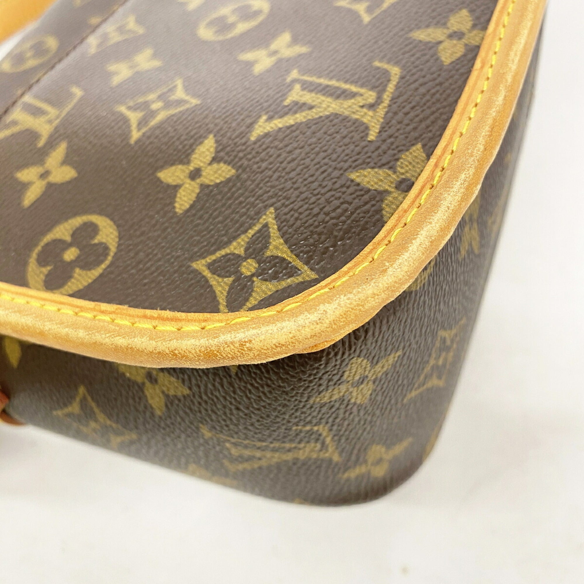 Louis Vuitton Brown Shoulder Bag (Pre-Owned)