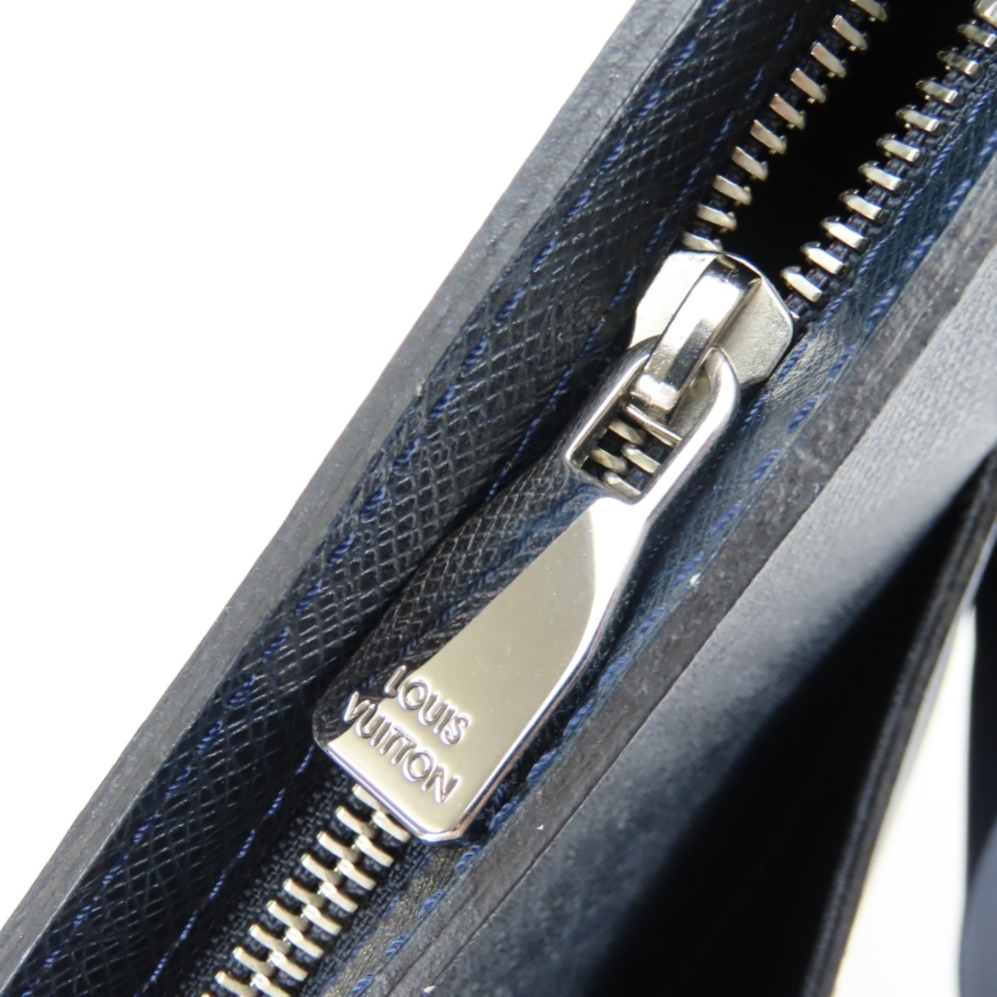 Louis Vuitton Dark Navy Taiga Leather Shoulder Bag (Pre-Owned)
