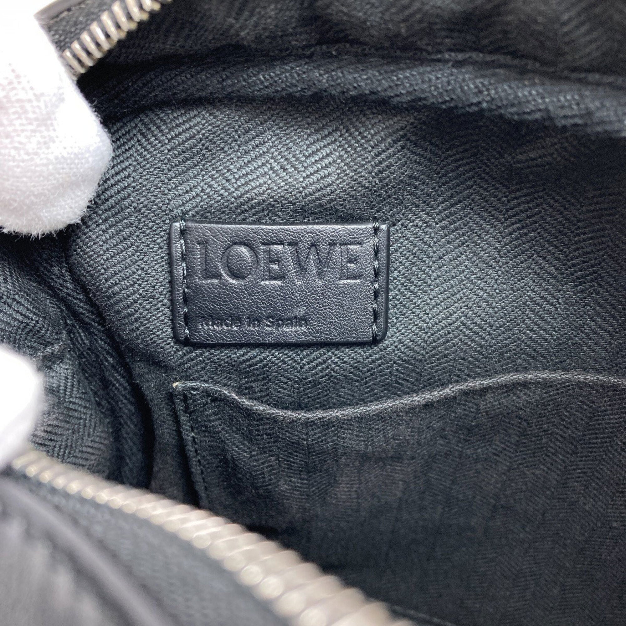 Loewe Black Leather Shoulder Bag (Pre-Owned)