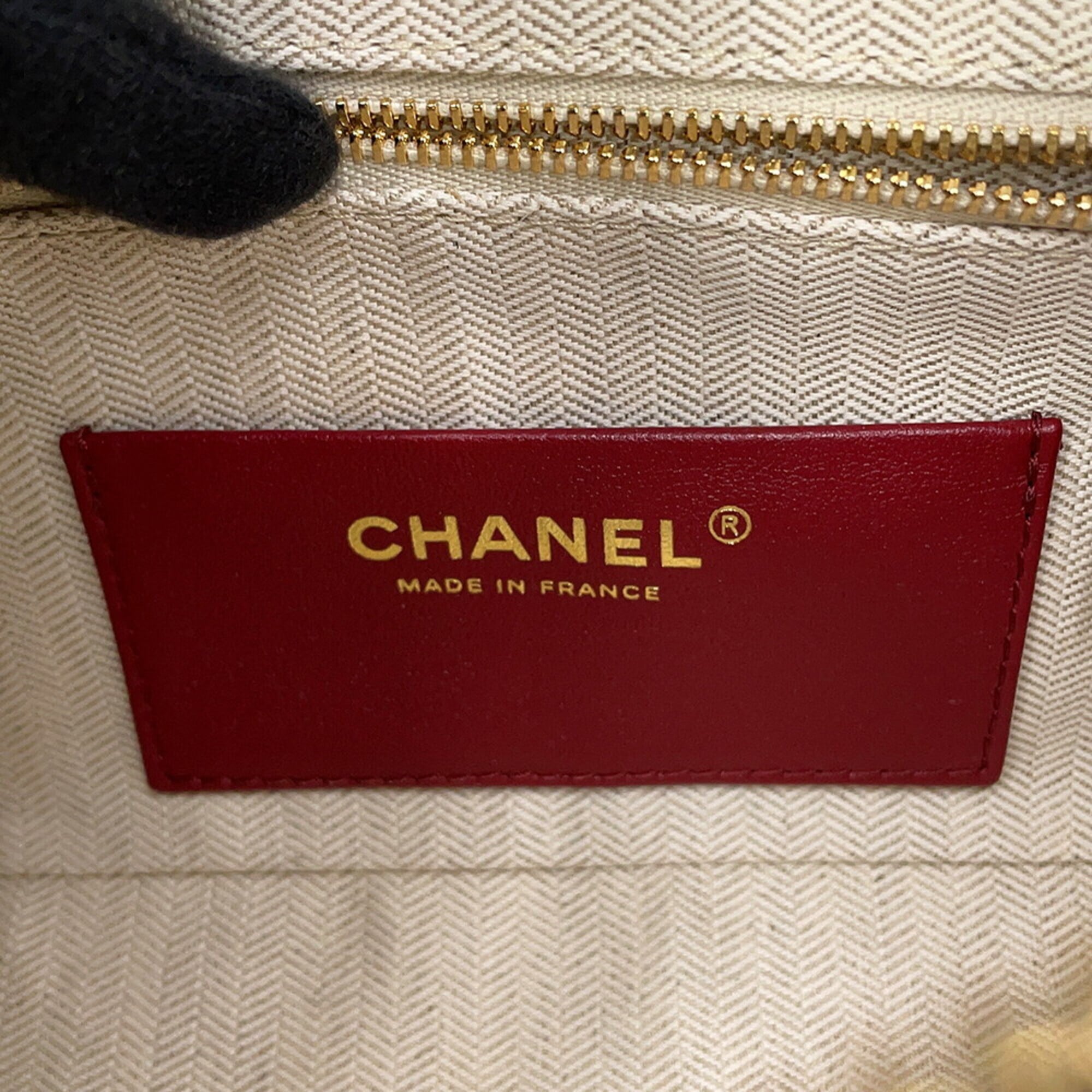 Chanel Black Suede Leather Shoulder Bag (Pre-Owned)