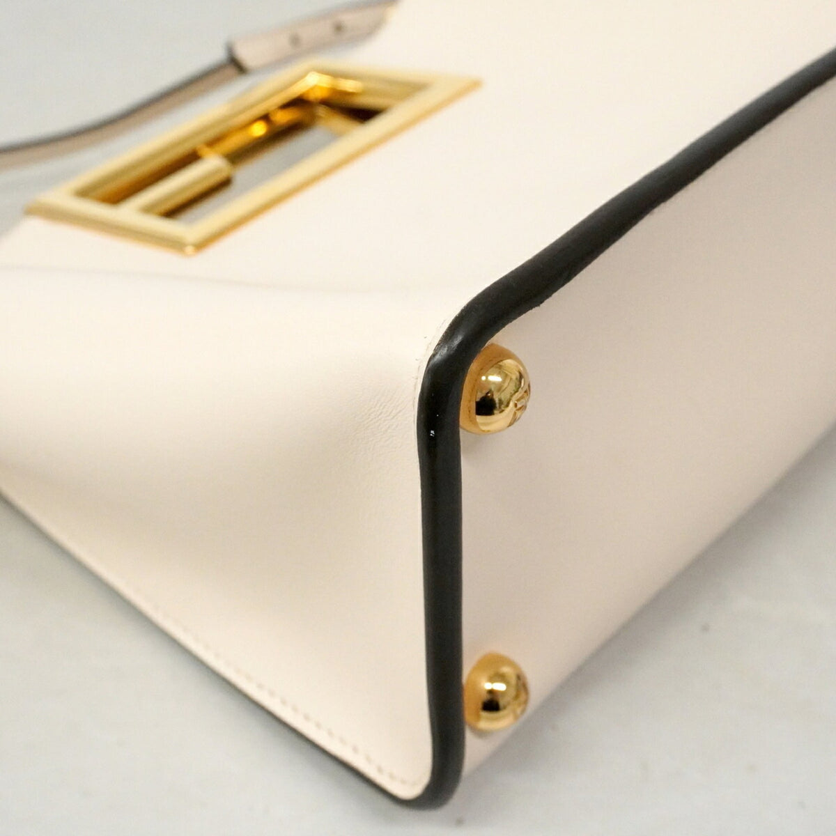 Fendi Ivory Leather Handbag (Pre-Owned)