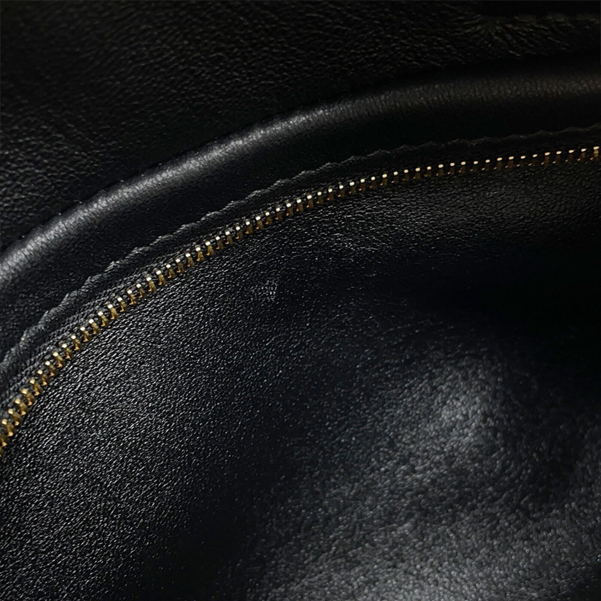 Balenciaga Black Leather Shoulder Bag (Pre-Owned)