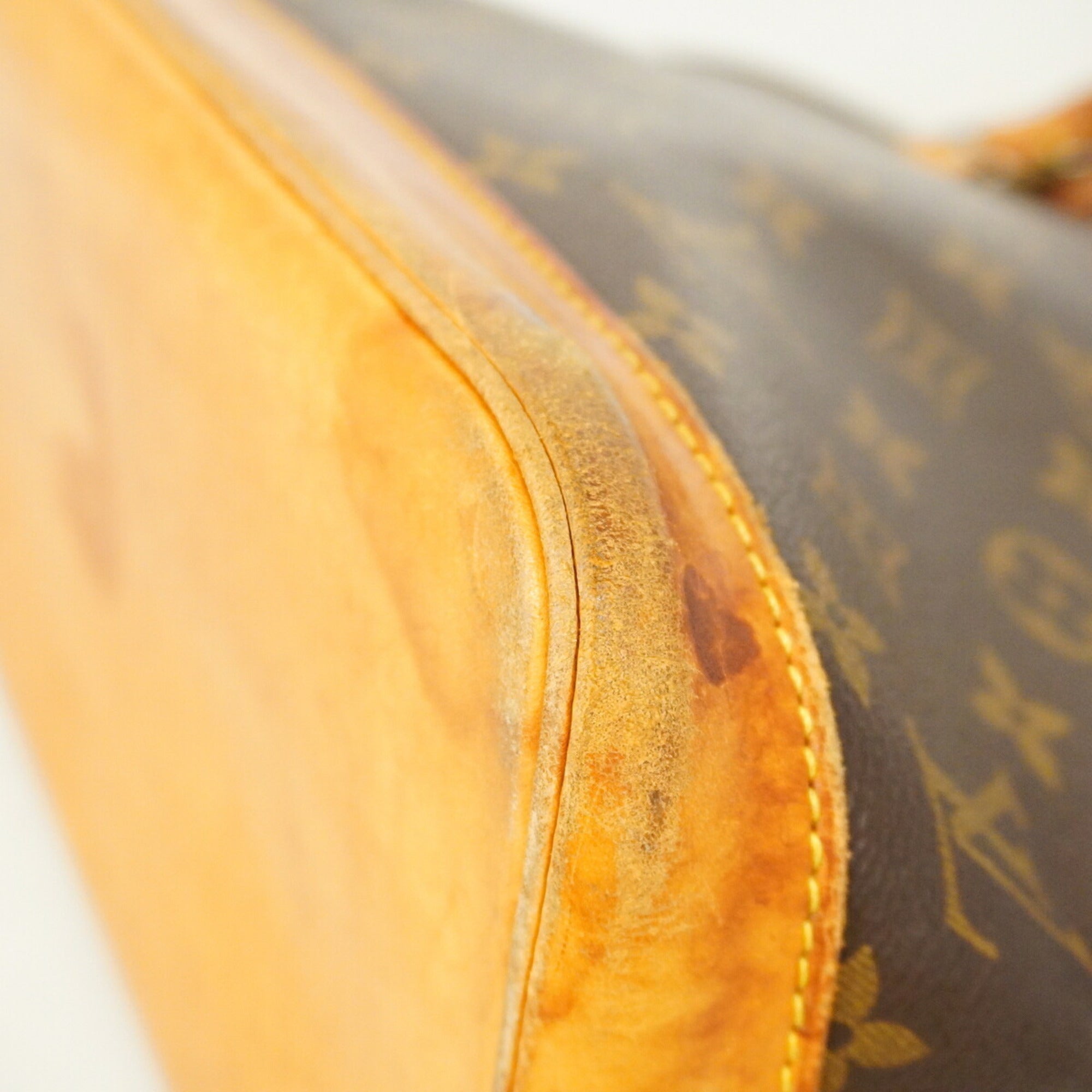 Louis Vuitton Brown Handbag (Pre-Owned)