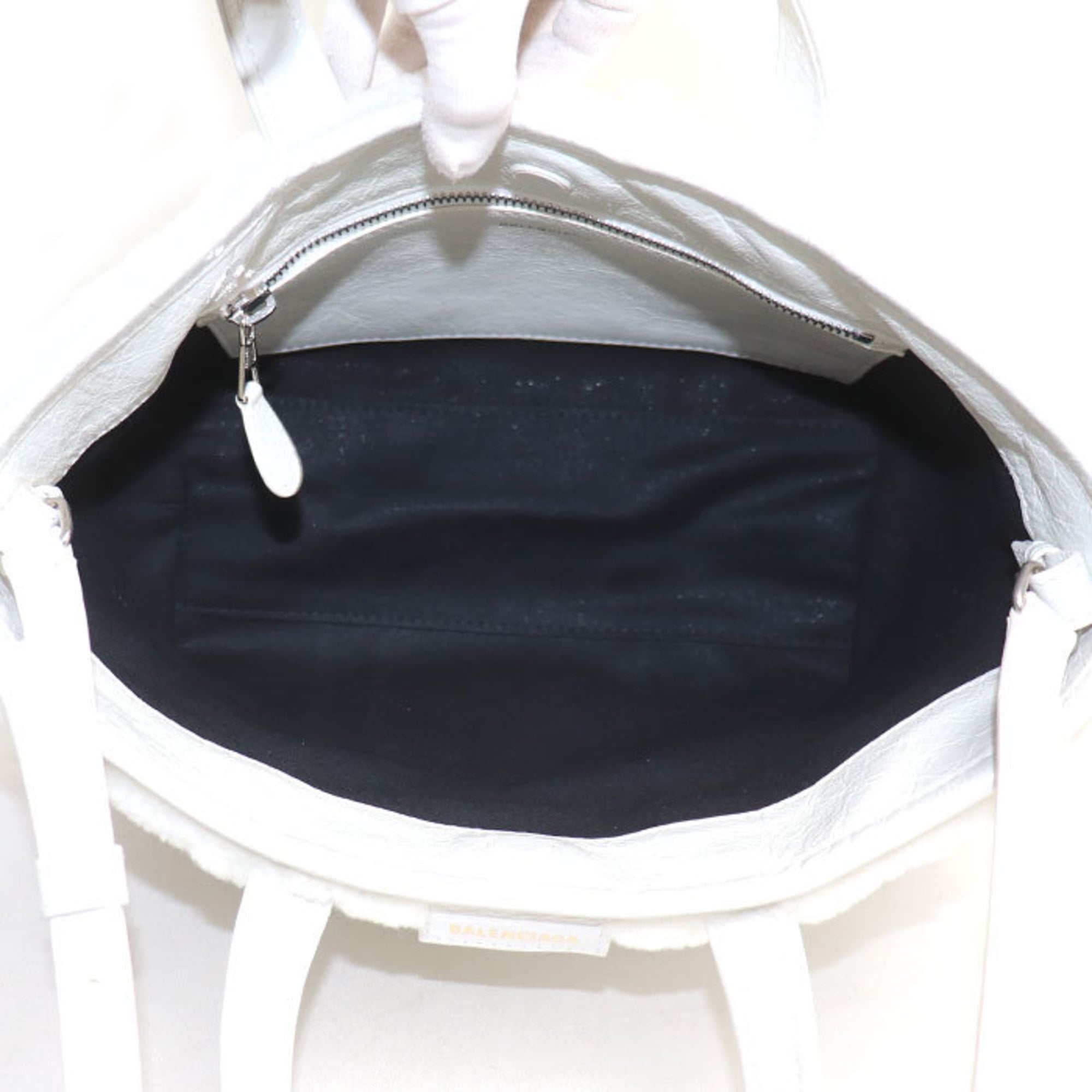 Balenciaga White Leather Shoulder Bag (Pre-Owned)