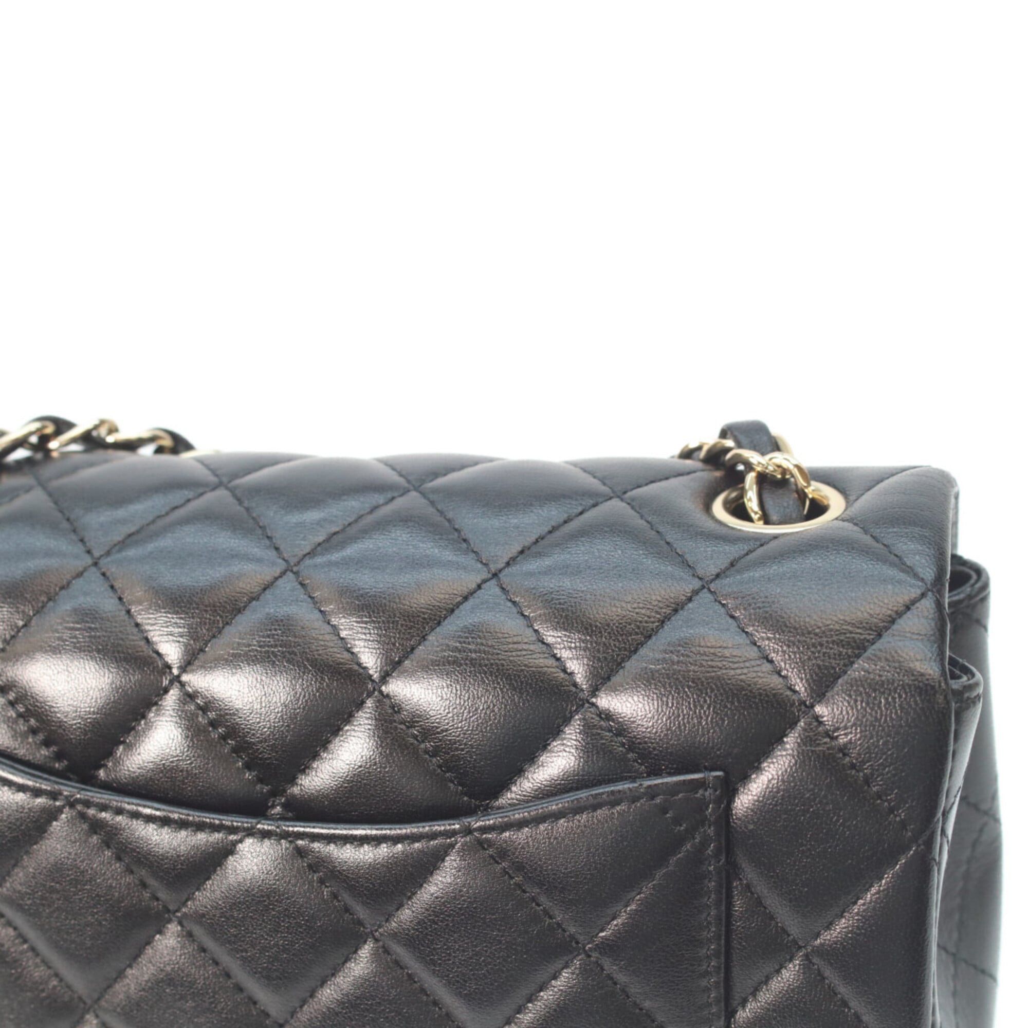 Chanel Black Leather Shoulder Bag (Pre-Owned)