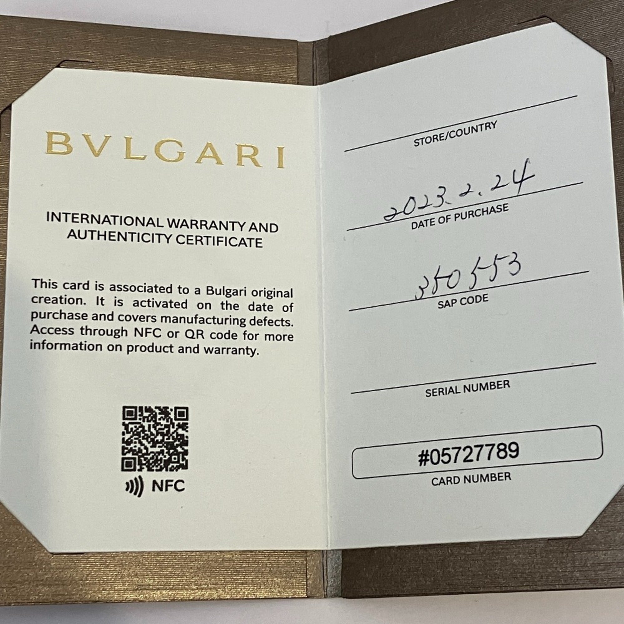 Bvlgari Black Leather Long Wallet (Bi-Fold) (Pre-Owned)