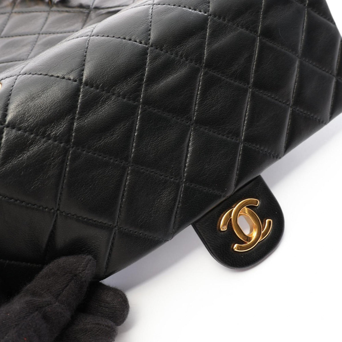 Chanel Black Leather Handbag Shoulder Bag (Pre-Owned)