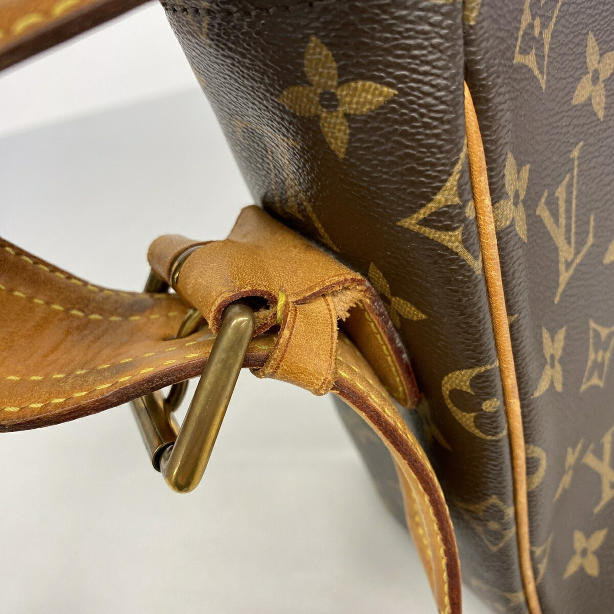 Louis Vuitton Brown Shoulder Bag (Pre-Owned)