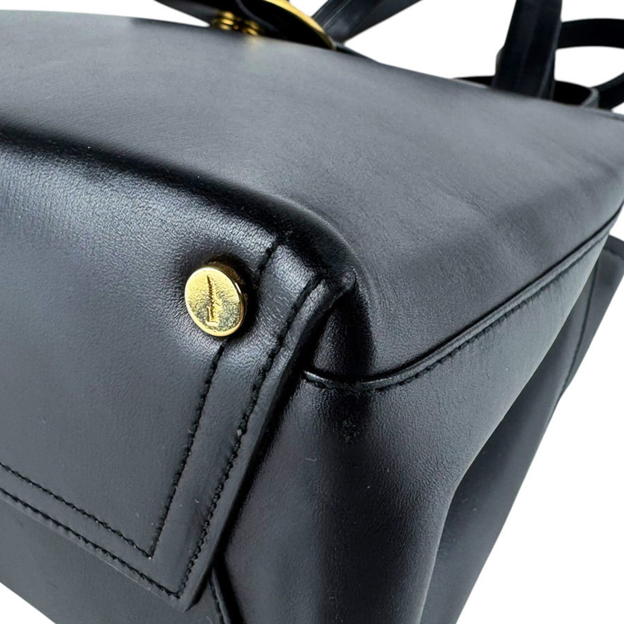 Salvatore Ferragamo Black Leather Handbag Shoulder Bag (Pre-Owned)
