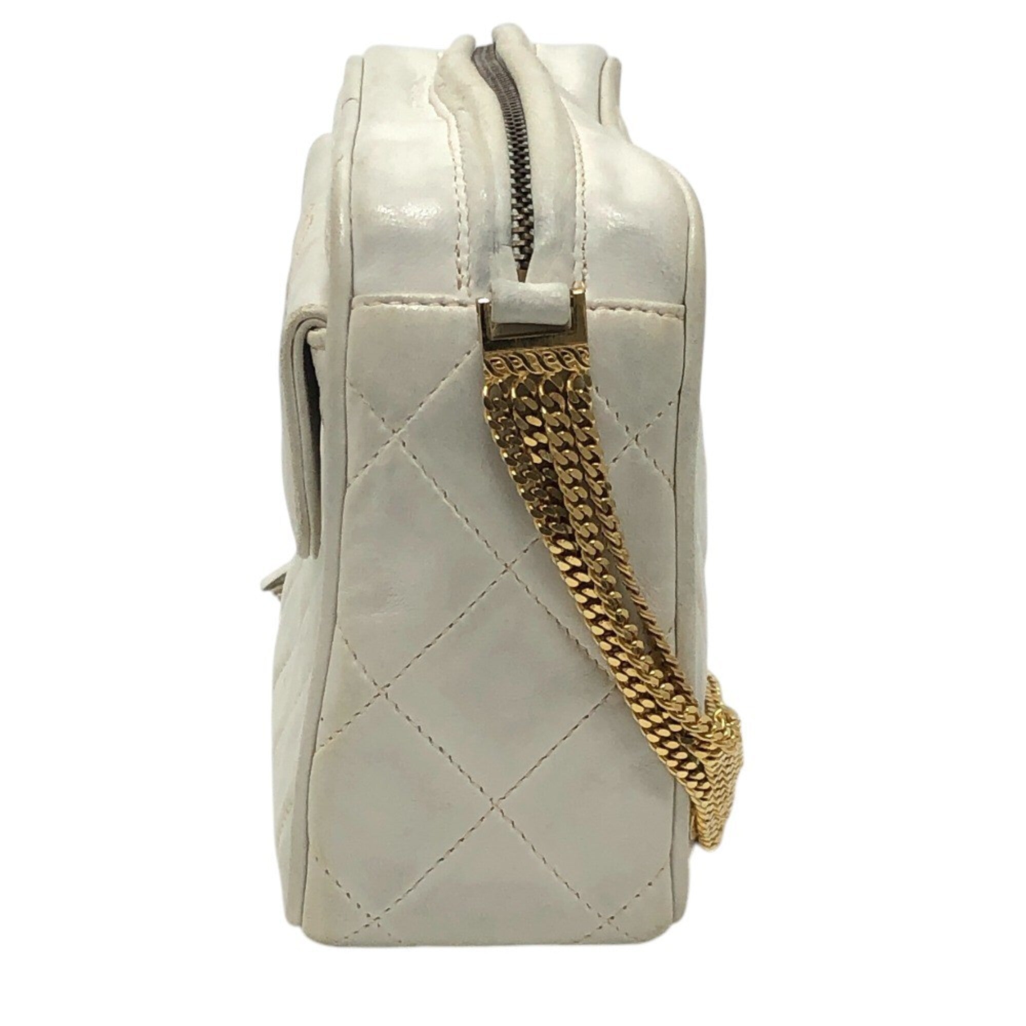 Chanel White Leather Pochette Shoulder Bag (Pre-Owned)
