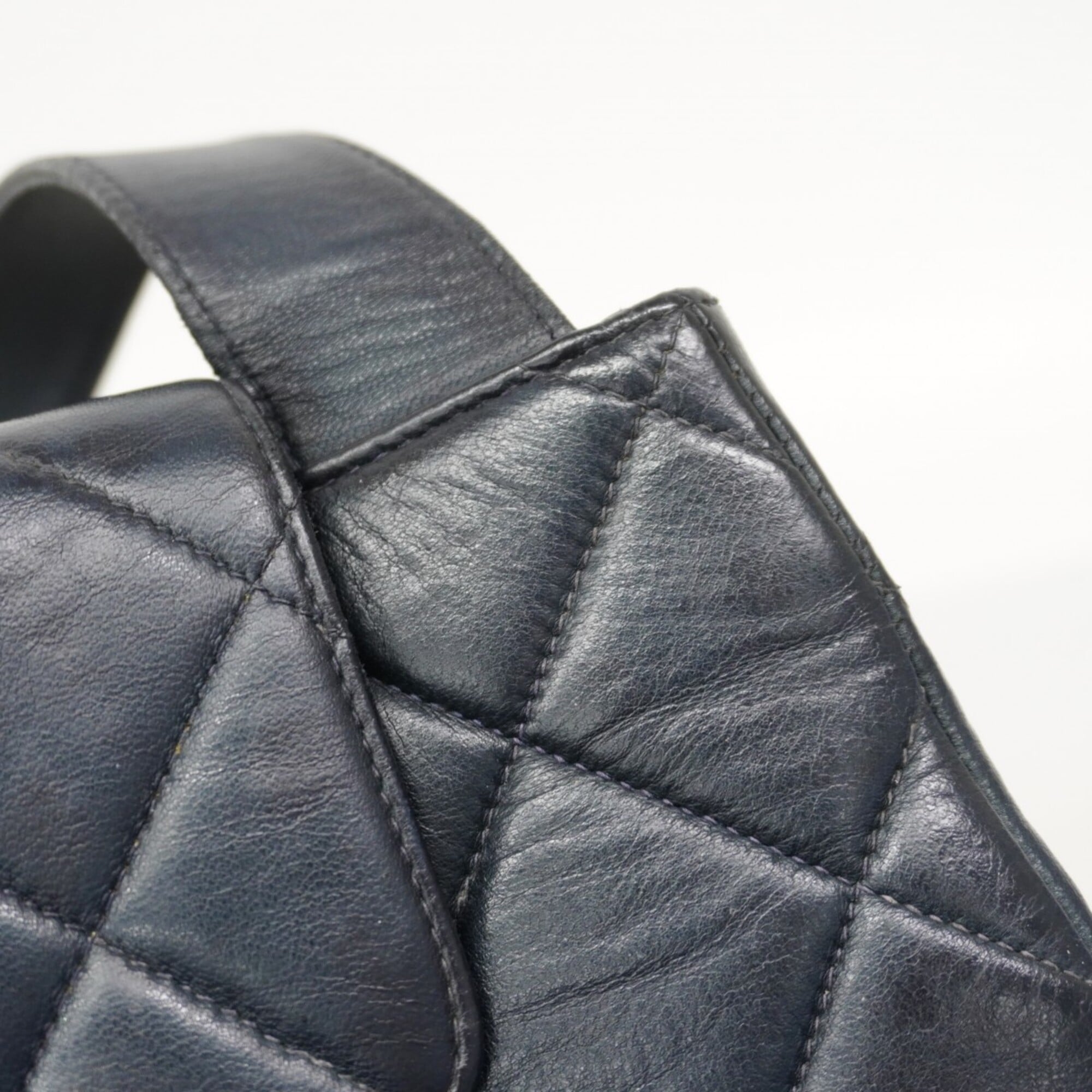 Chanel Black Leather Handbag (Pre-Owned)