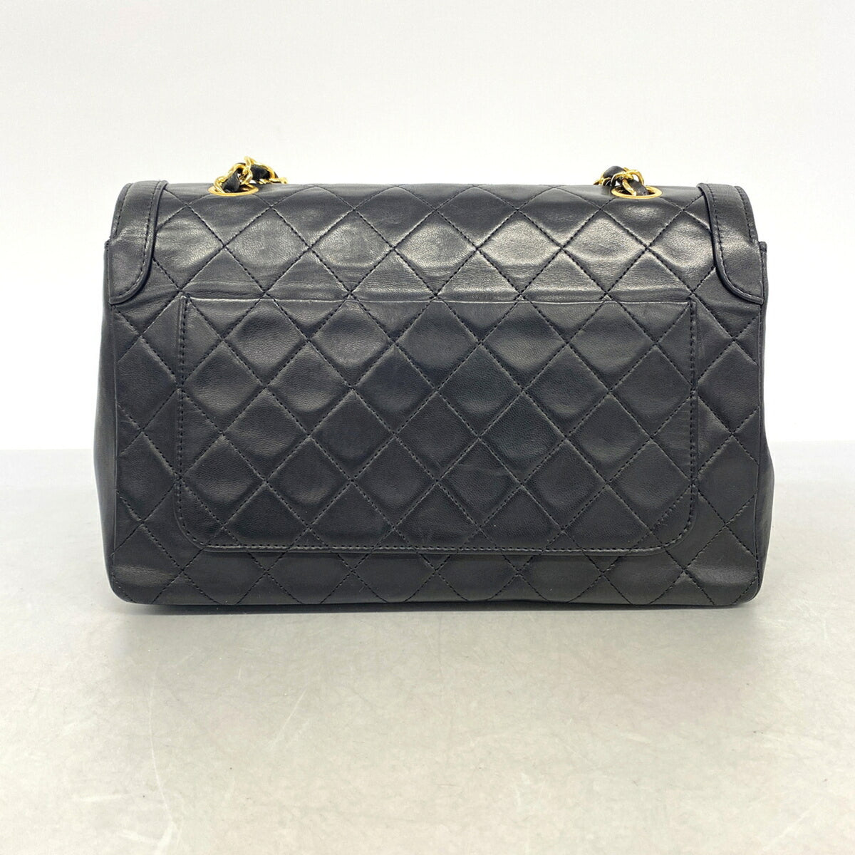 Chanel Black Leather Shoulder Bag (Pre-Owned)