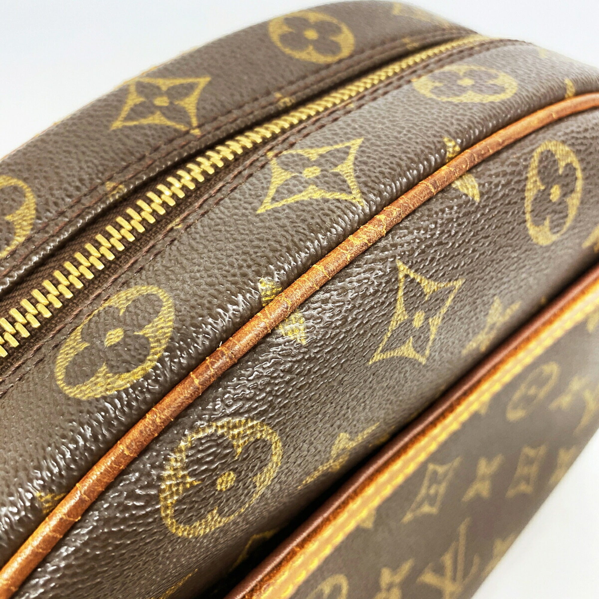Louis Vuitton Brown Shoulder Bag (Pre-Owned)