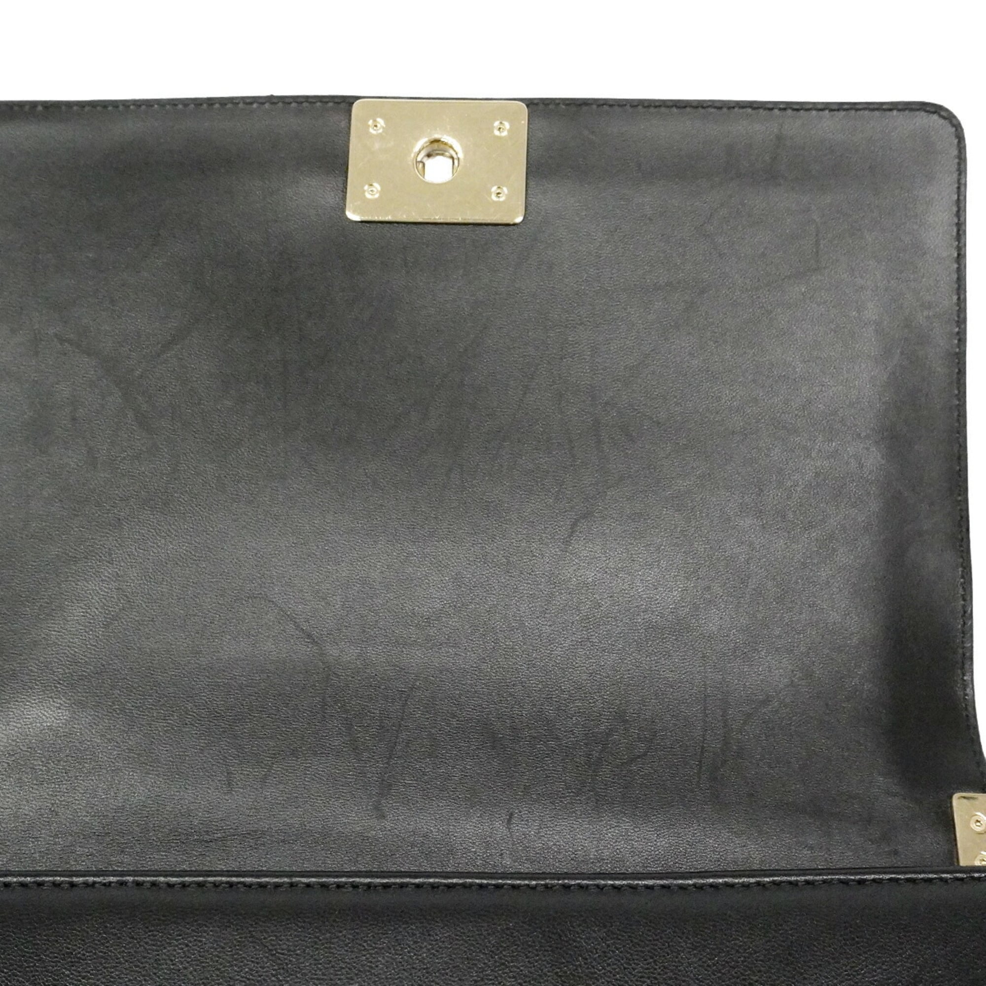 Chanel Black Leather Shoulder Bag (Pre-Owned)