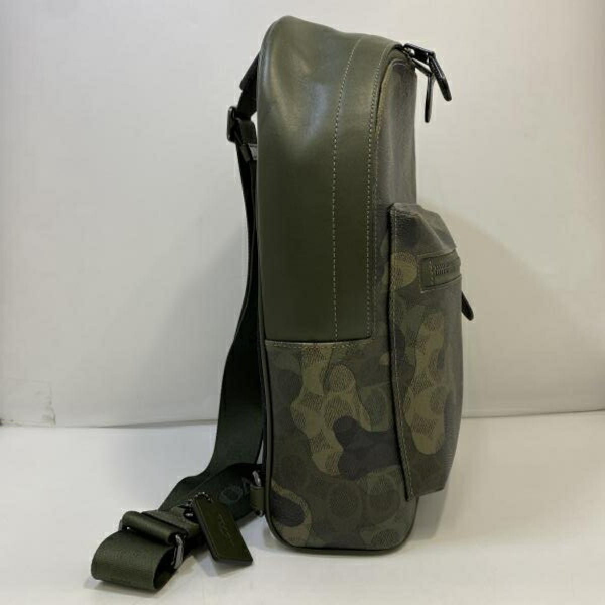 Coach Green Shoulder Bag (Pre-Owned)
