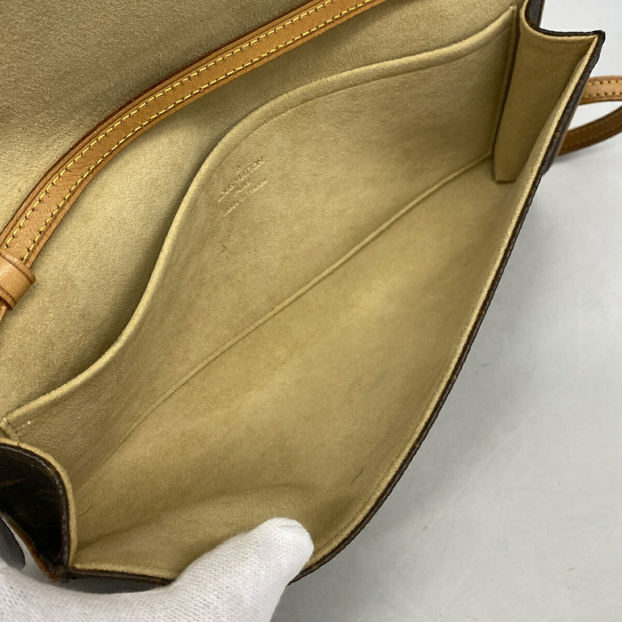 Louis Vuitton Brown Shoulder Bag (Pre-Owned)