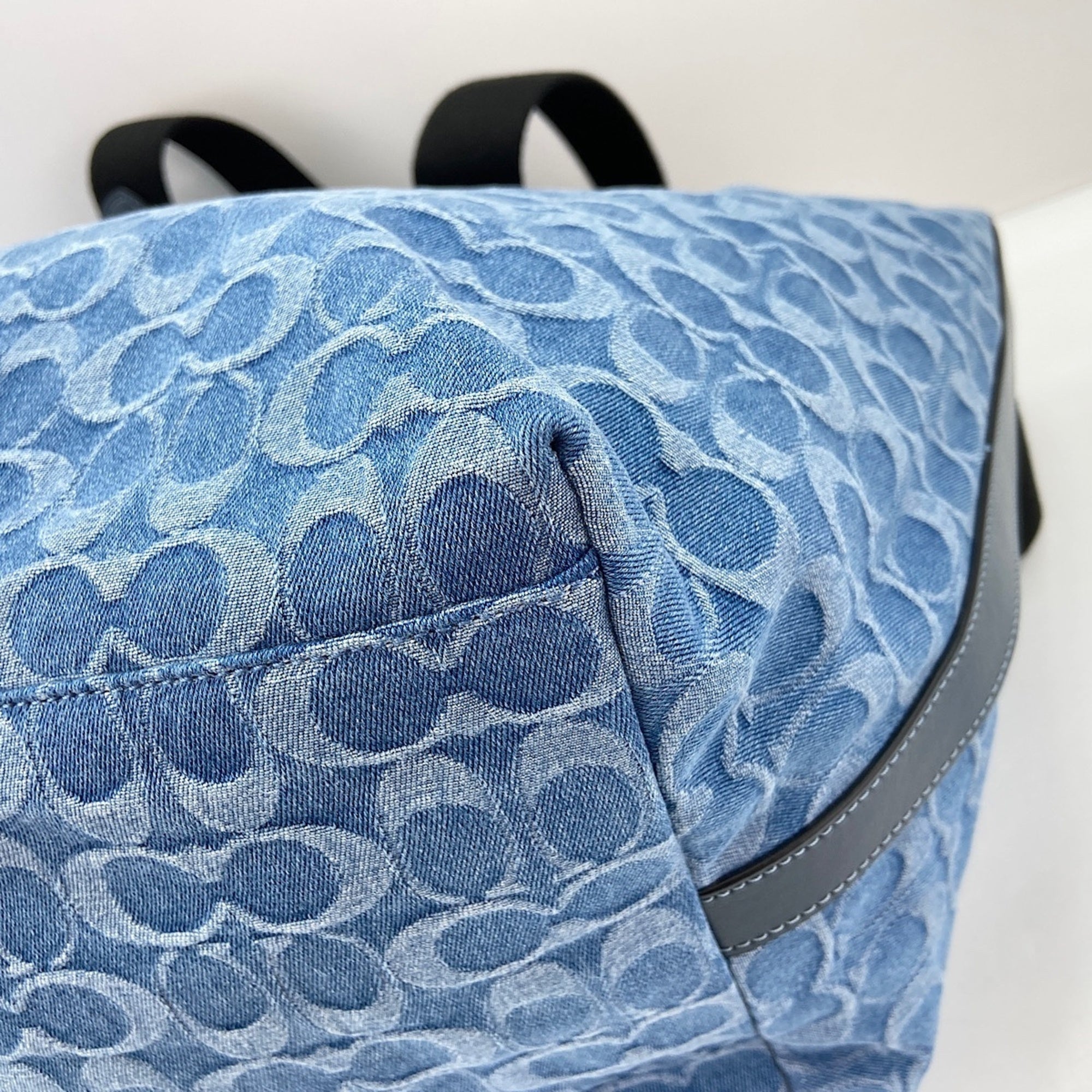 Coach Blue Tote Bag (Pre-Owned)
