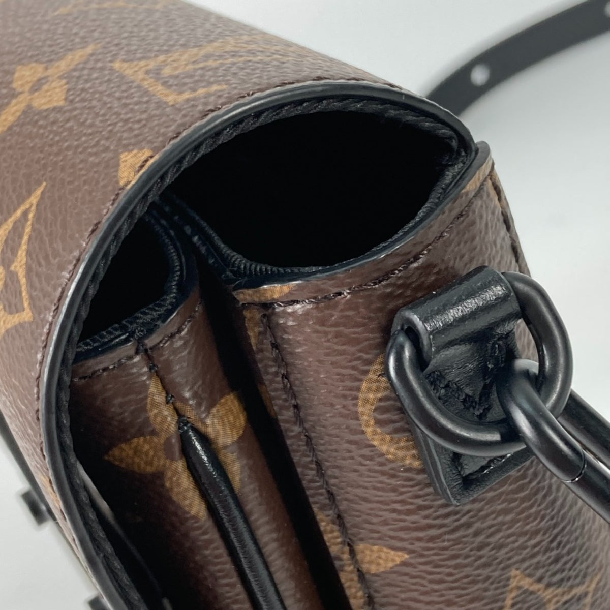 Louis Vuitton Brown Monogram Pochette Shoulder Bag (Pre-Owned)