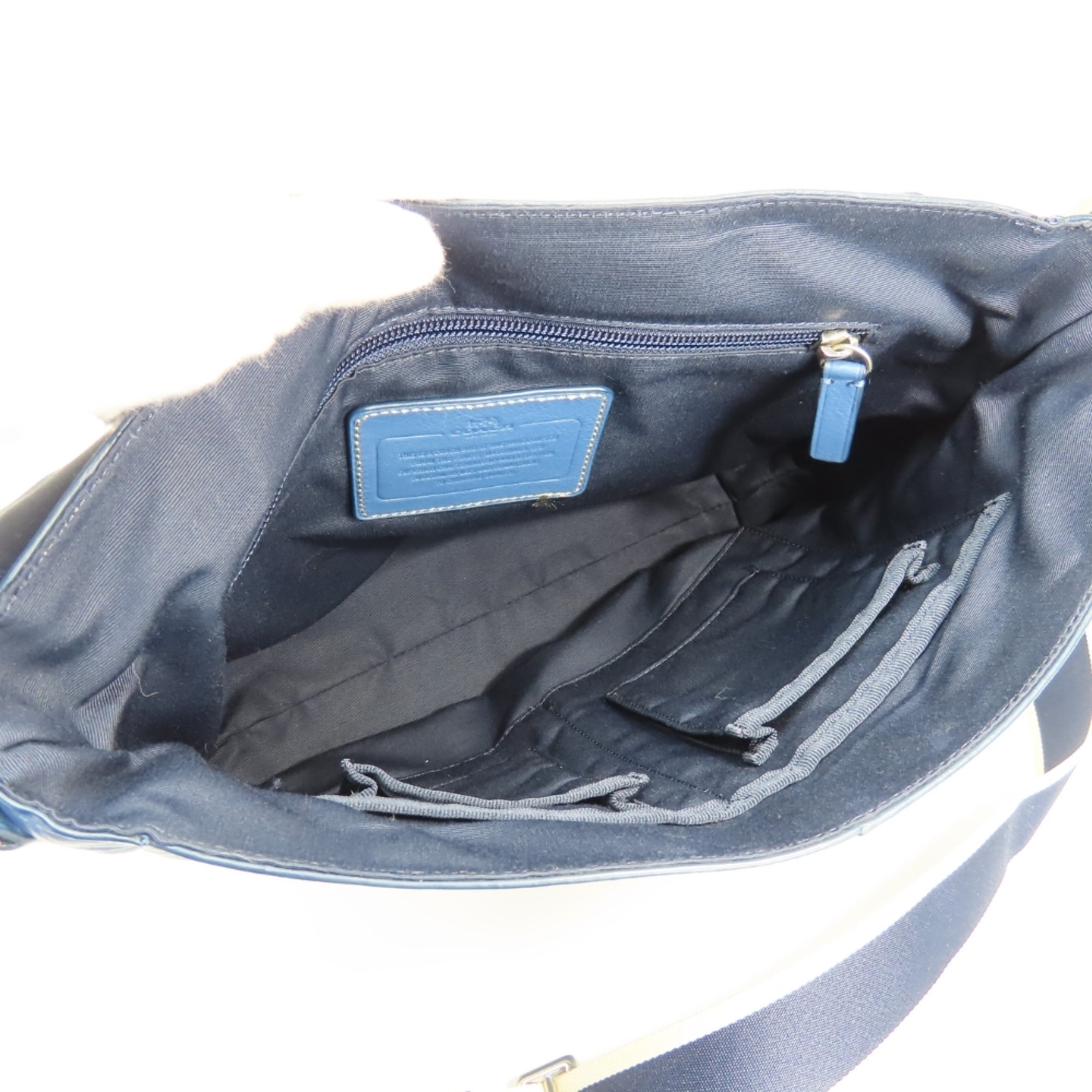 Coach Blue Leather Shoulder Bag (Pre-Owned)