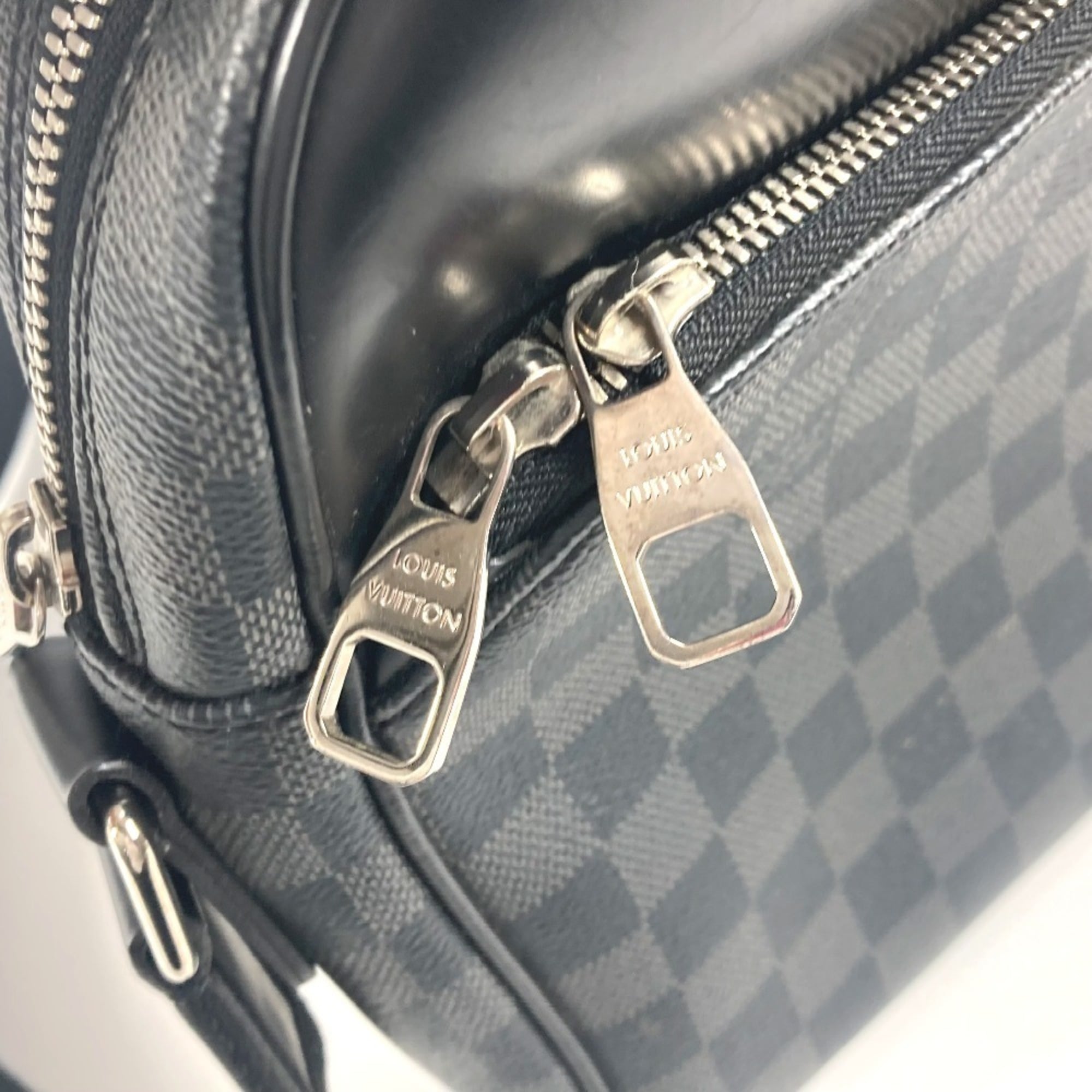 Louis Vuitton Damier Graphite Black Damier Graphite Messenger Bag Shoulder Bag (Pre-Owned)