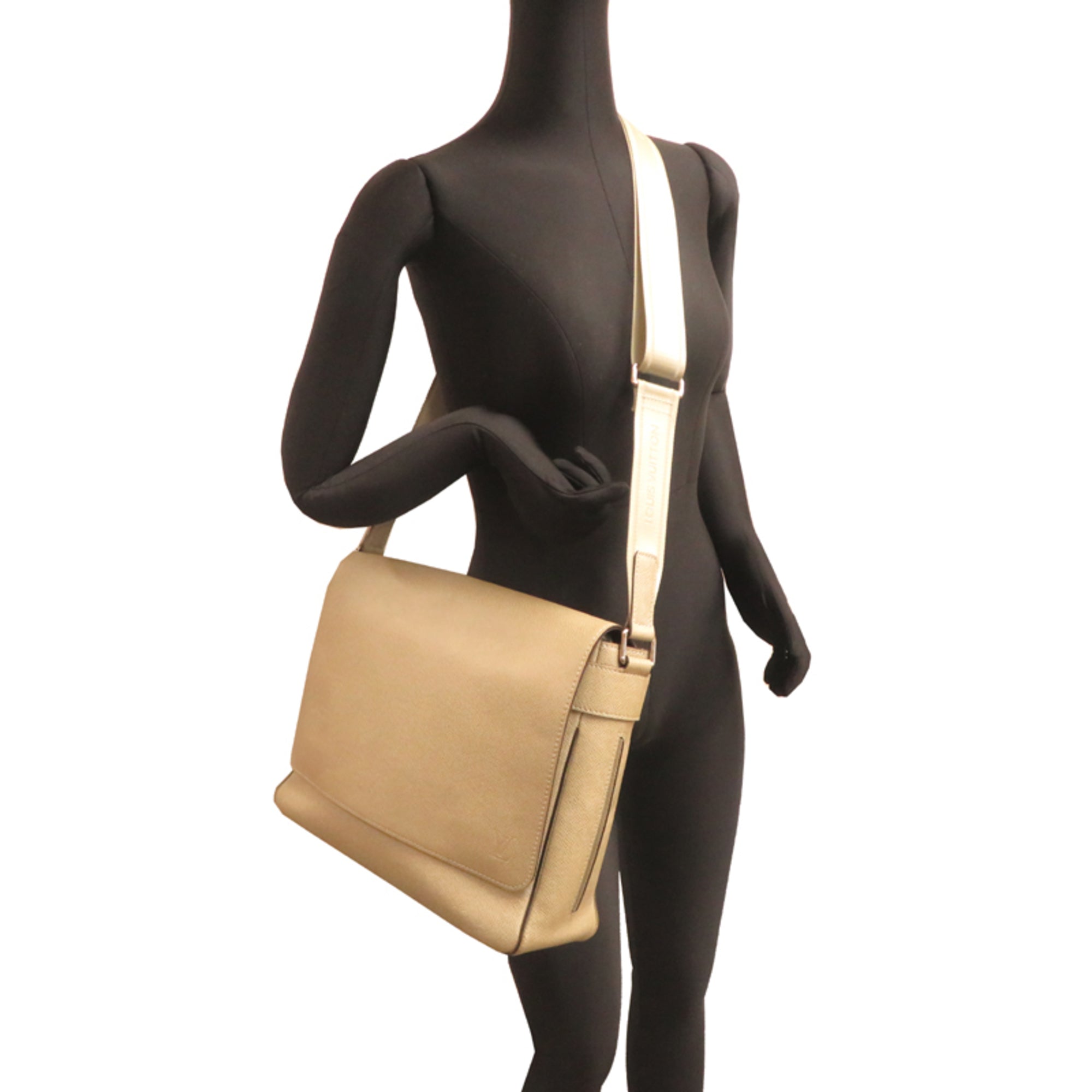 Louis Vuitton Polaire Taiga Leather Shoulder Bag (Pre-Owned)