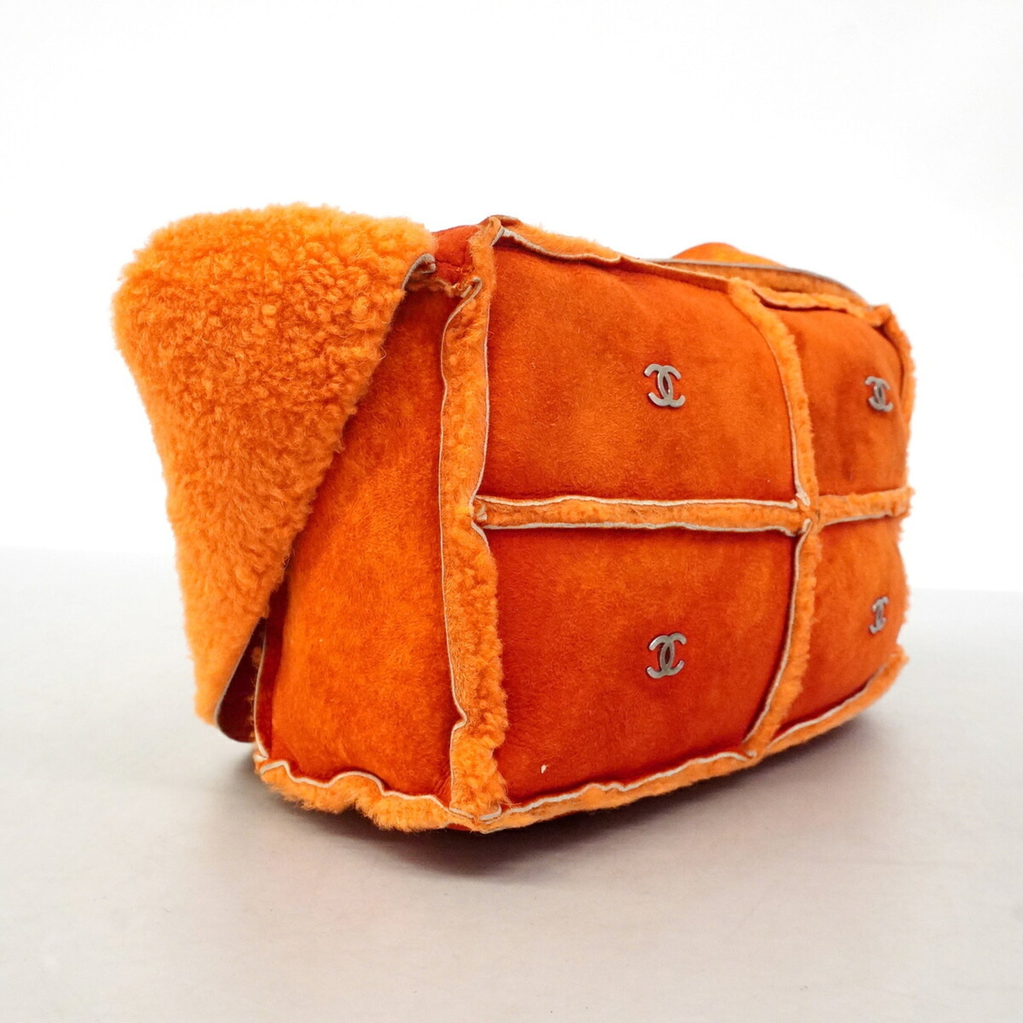 Chanel Orange Shoulder Bag (Pre-Owned)
