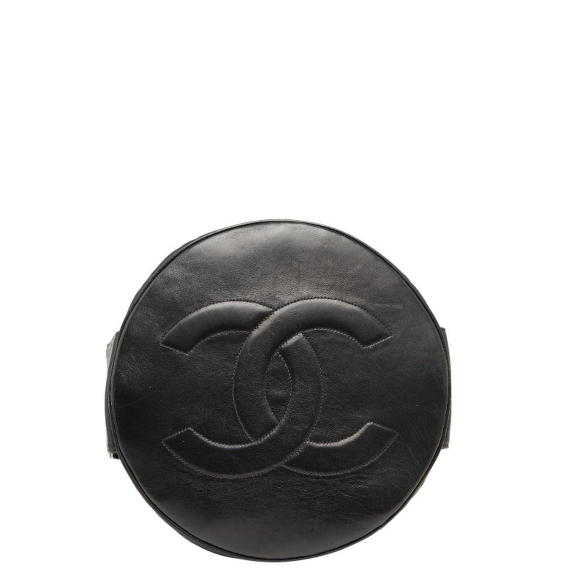 Chanel Matelasse Black Leather Shoulder Bag (Pre-Owned)