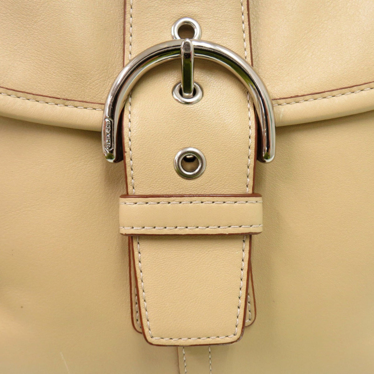Coach Beige Leather Shoulder Bag (Pre-Owned)