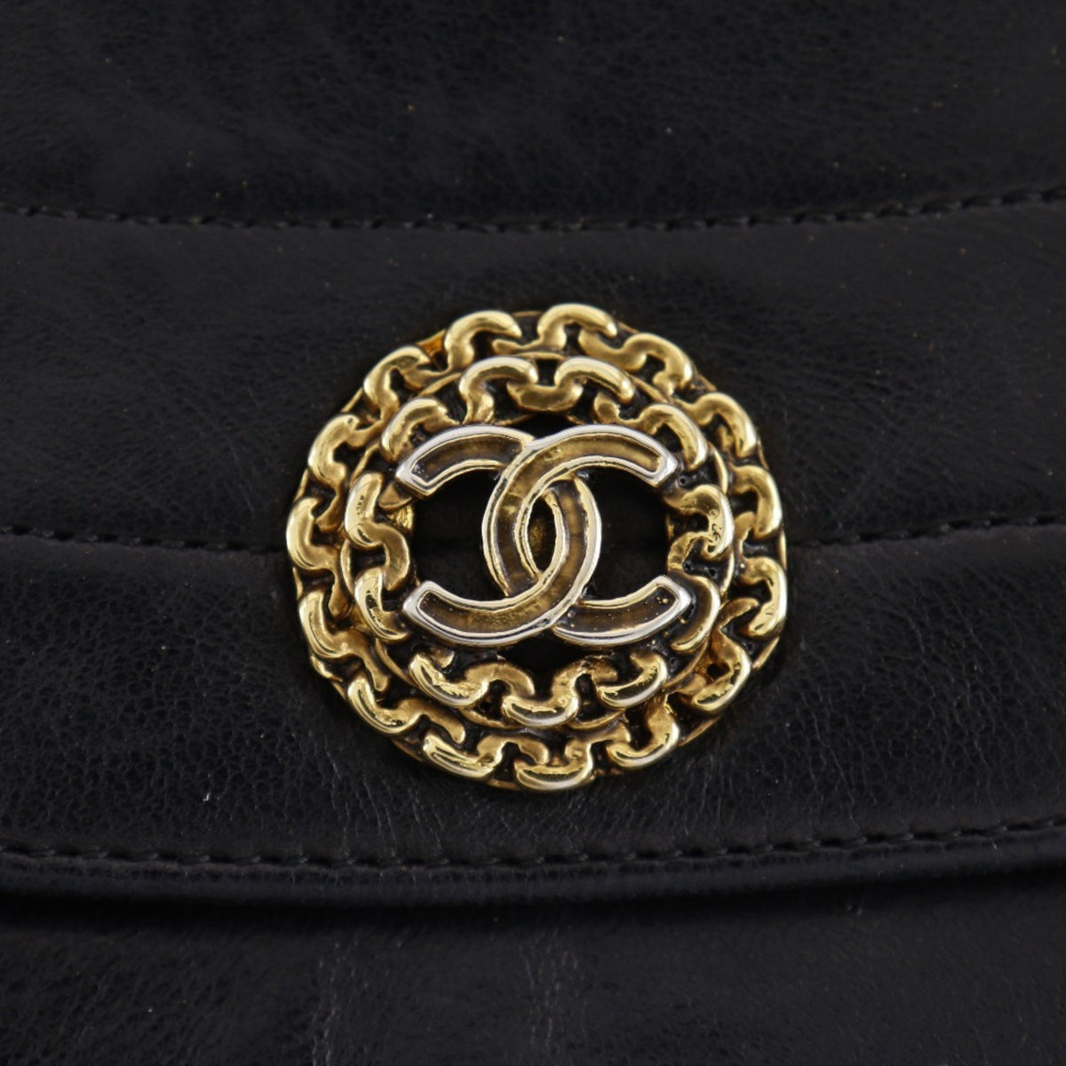 Chanel Black Leather Shoulder Bag (Pre-Owned)