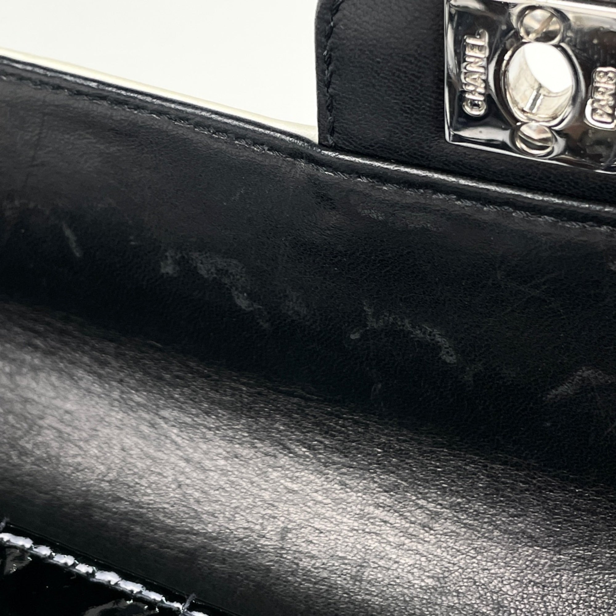 Chanel Black White Patent Leather Shoulder Bag (Pre-Owned)