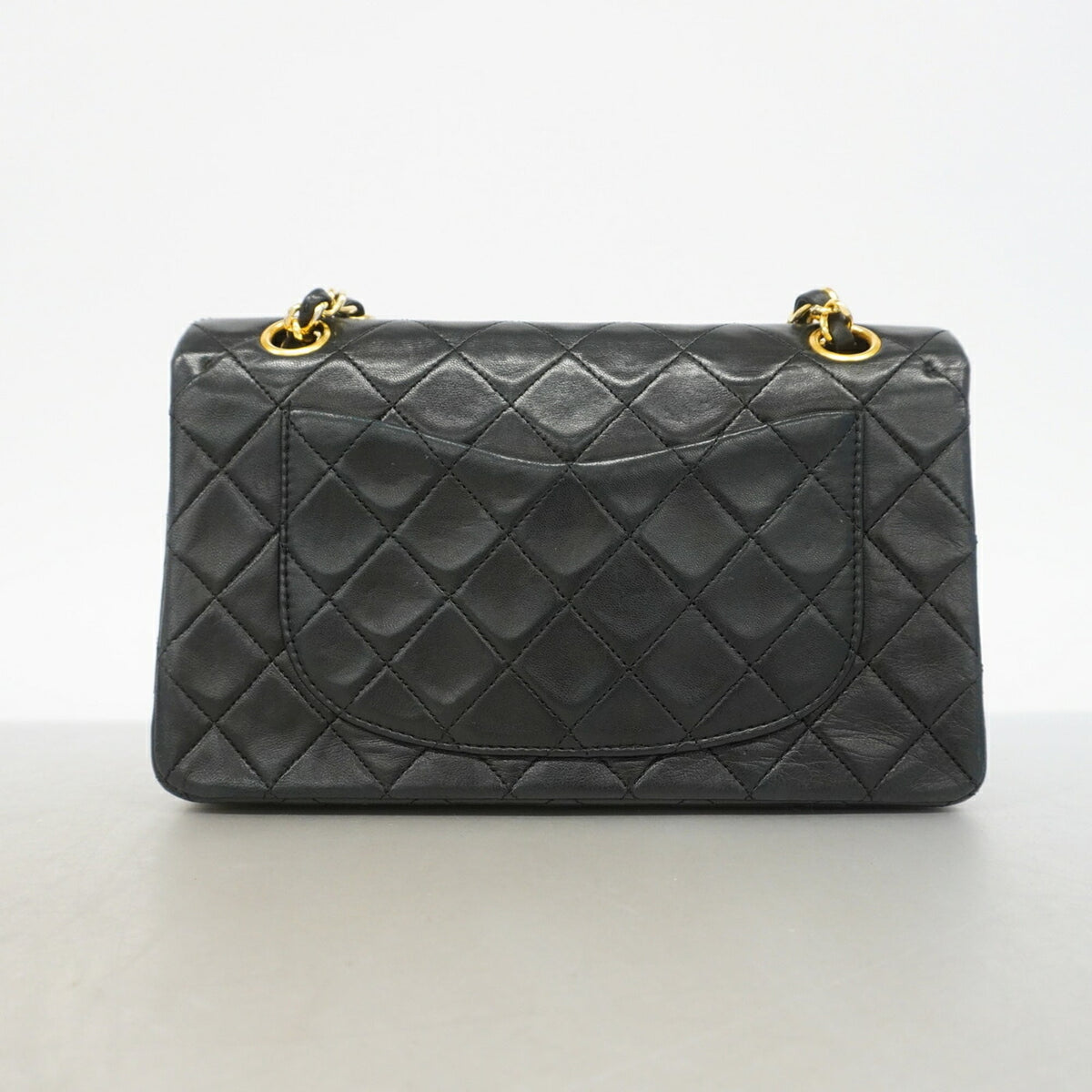 Chanel Black Leather Shoulder Bag (Pre-Owned)
