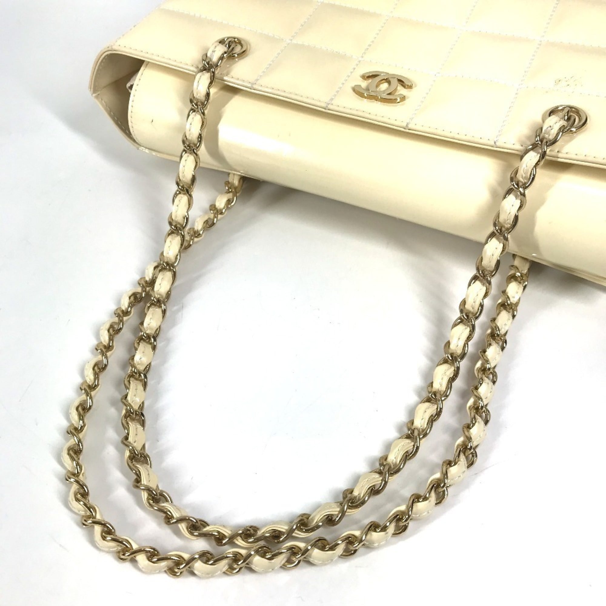 Chanel White Yellow Shoulder Bag (Pre-Owned)