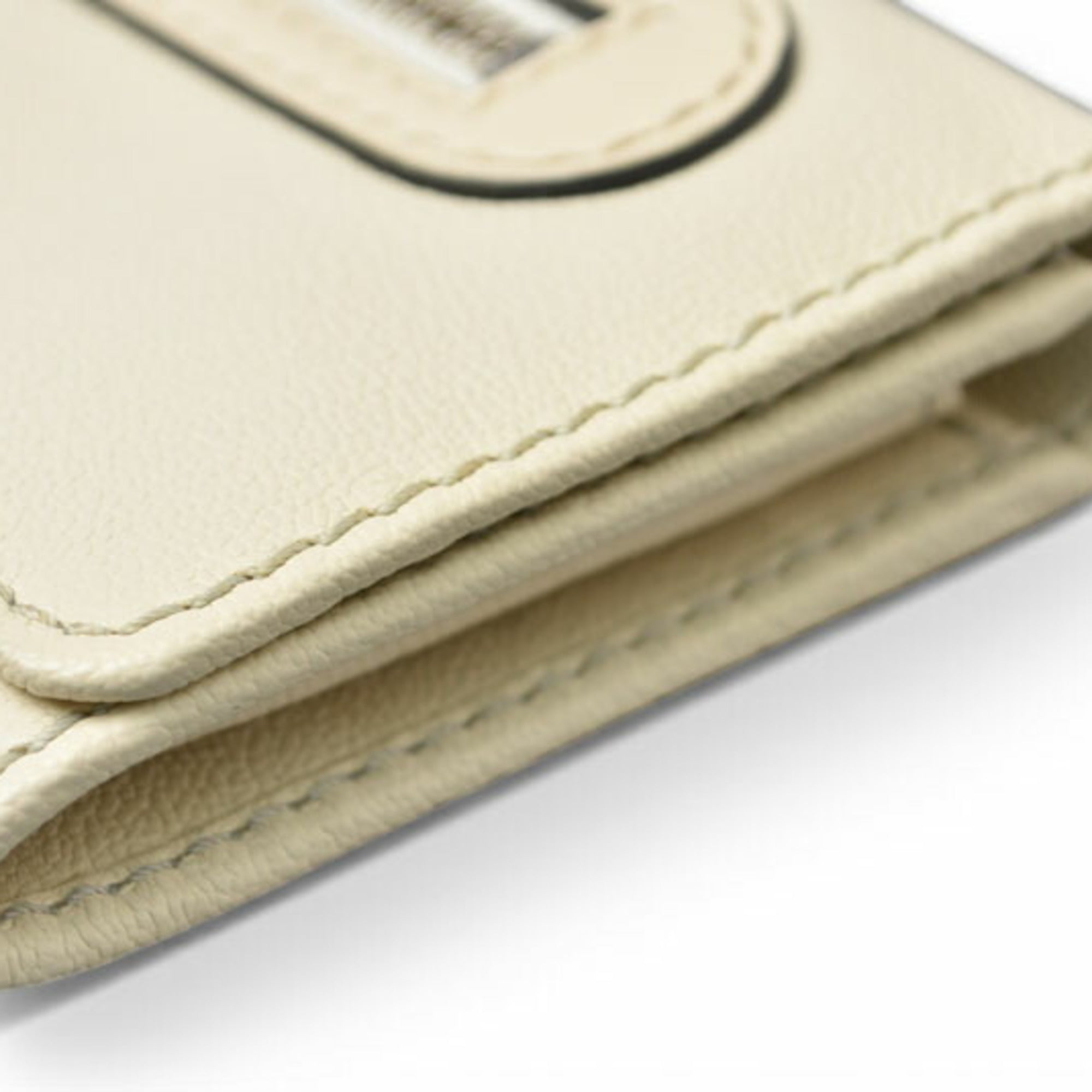 Chloé Off-White Leather Long Wallet (Bi-Fold) (Pre-Owned)