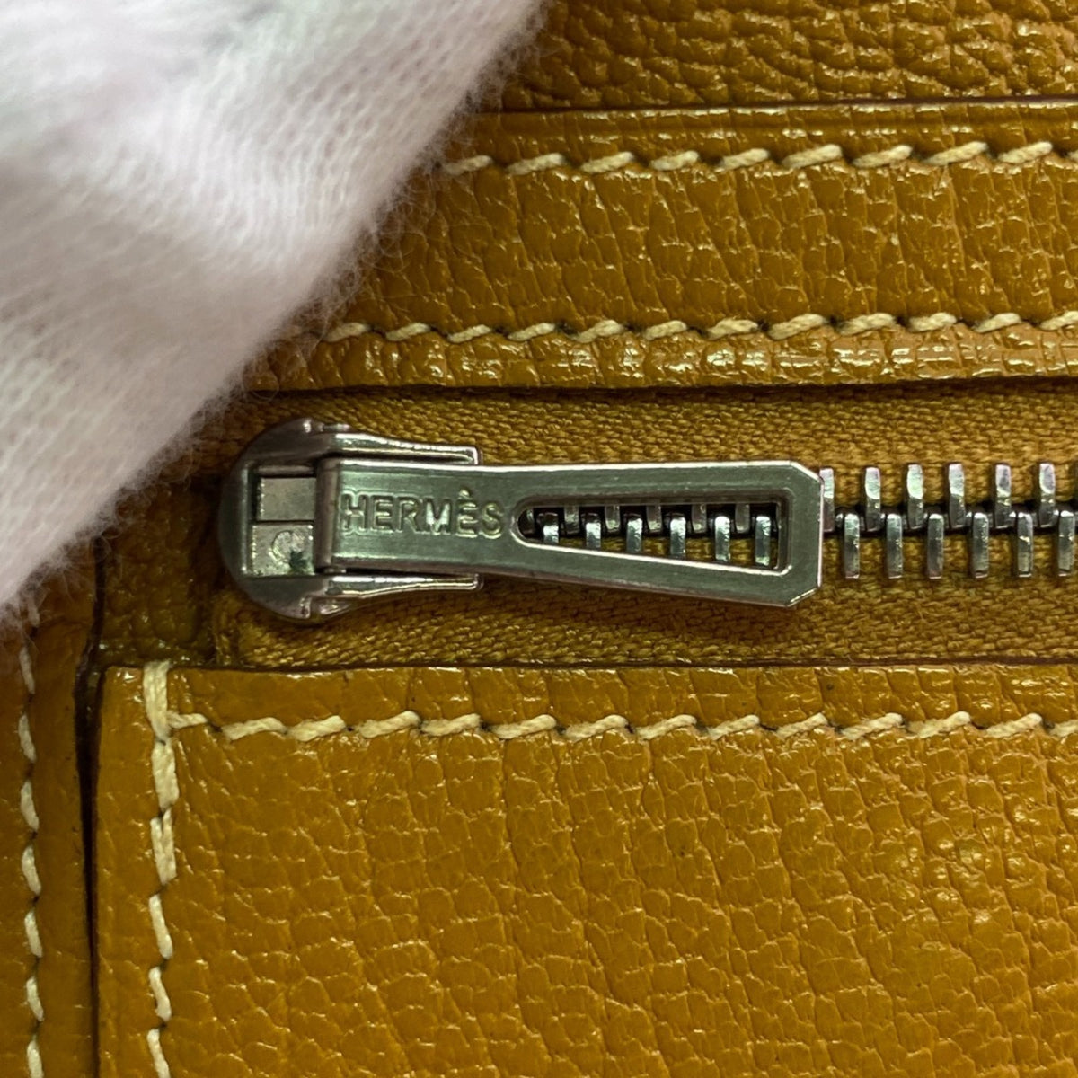 Hermes Beige Leather Wallet (Bi-Fold) (Pre-Owned)