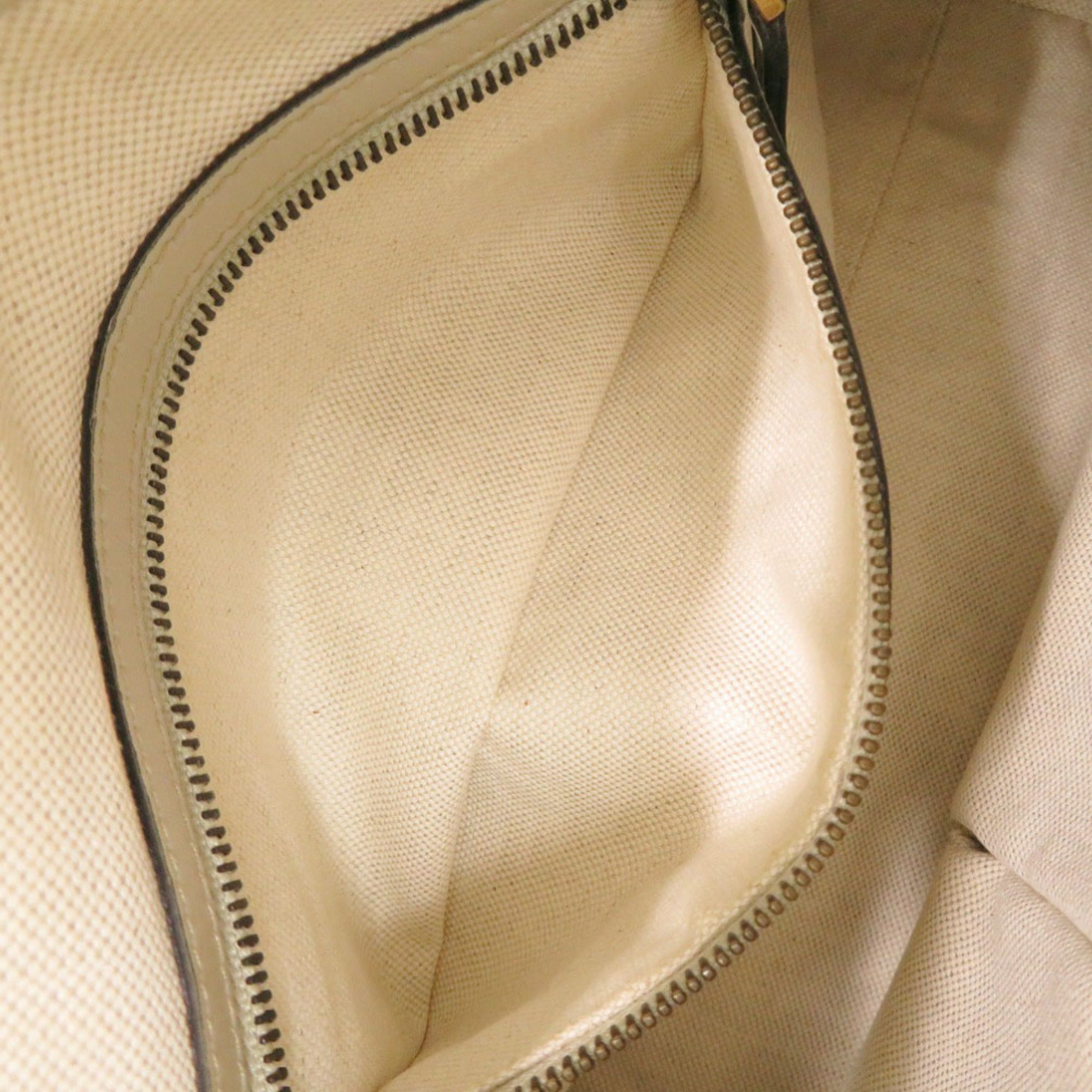 Gucci Ivory Leather Handbag (Pre-Owned)