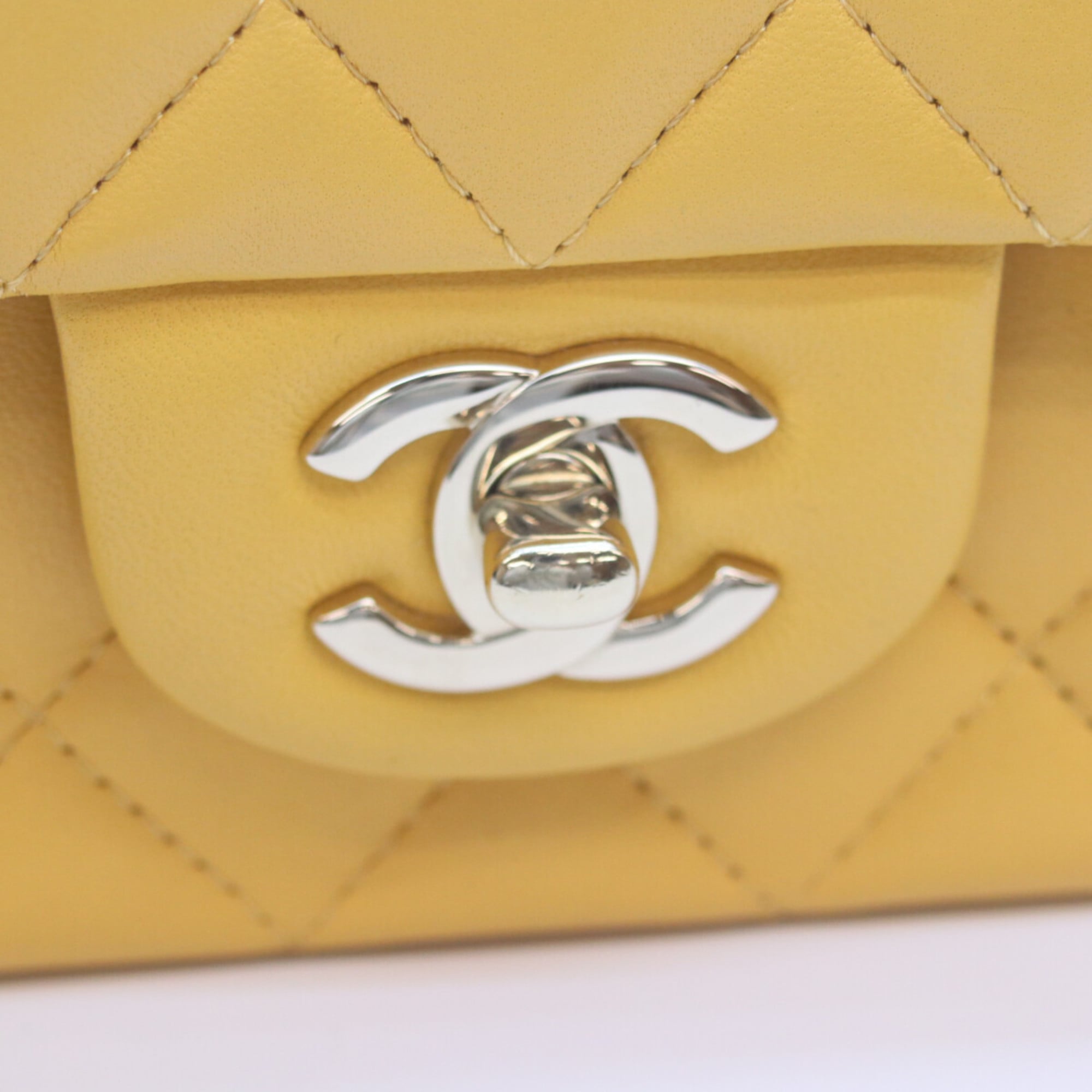 Chanel Yellow Leather Shoulder Bag (Pre-Owned)