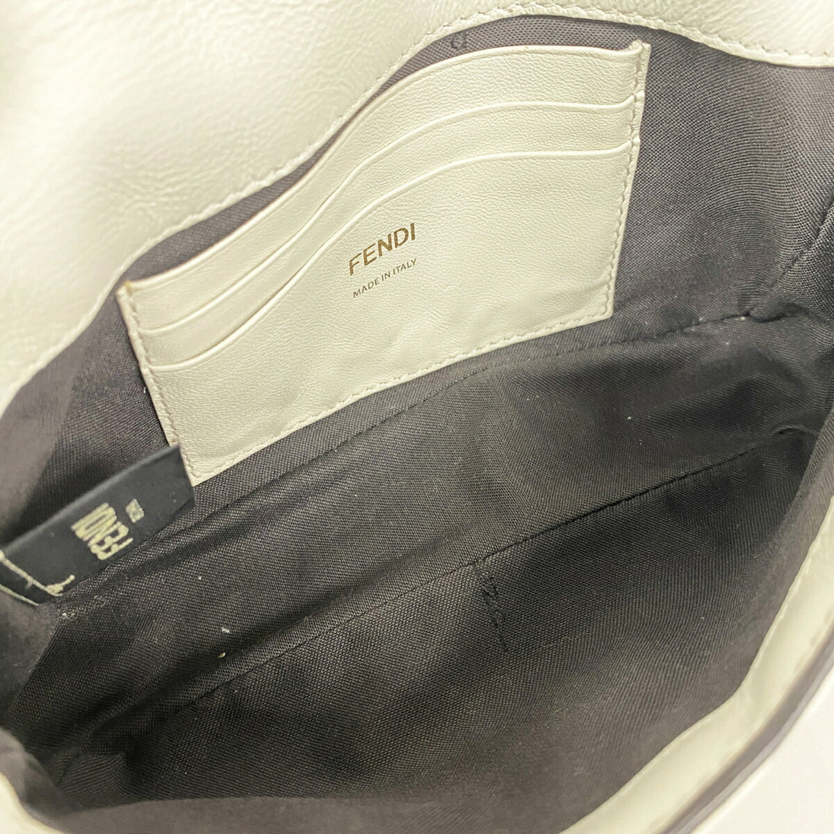 Fendi White Leather Shoulder Bag (Pre-Owned)