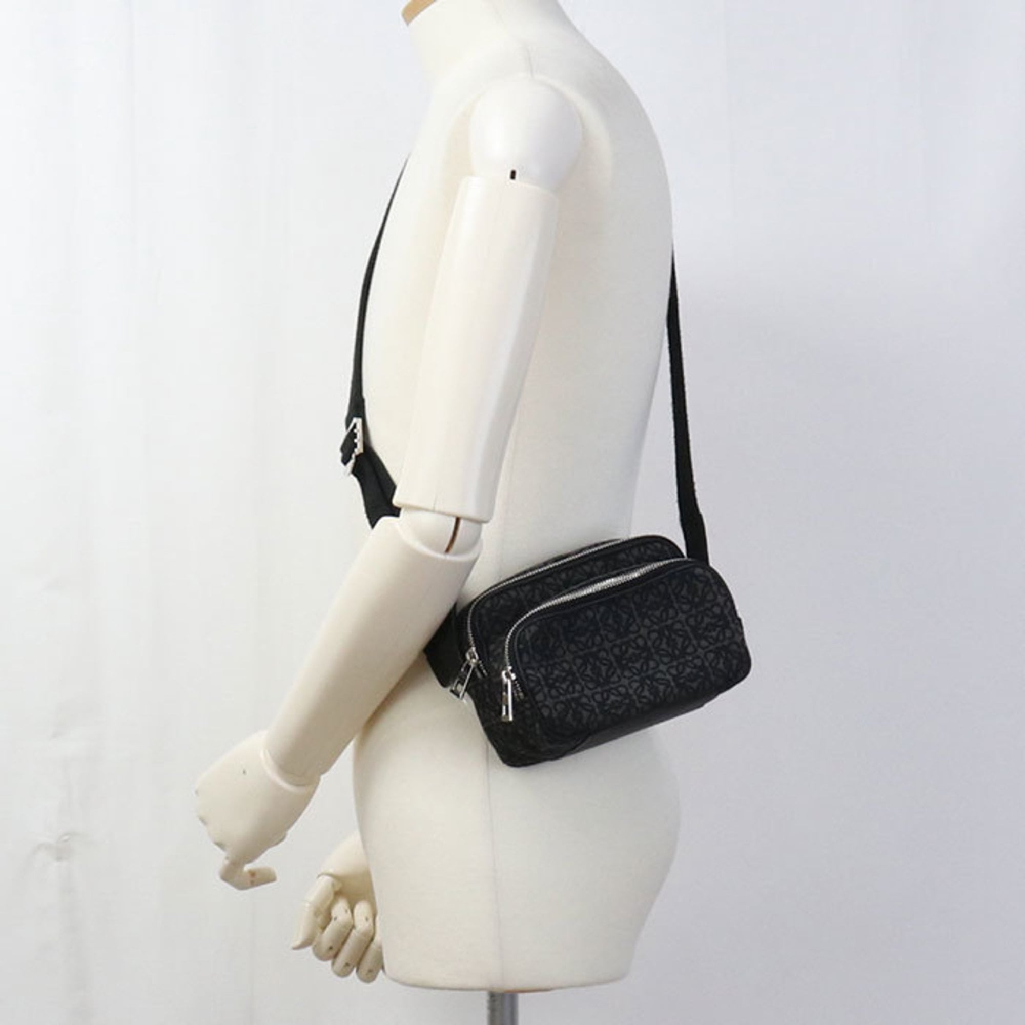 Loewe Black Jacquard Shoulder Bag (Pre-Owned)