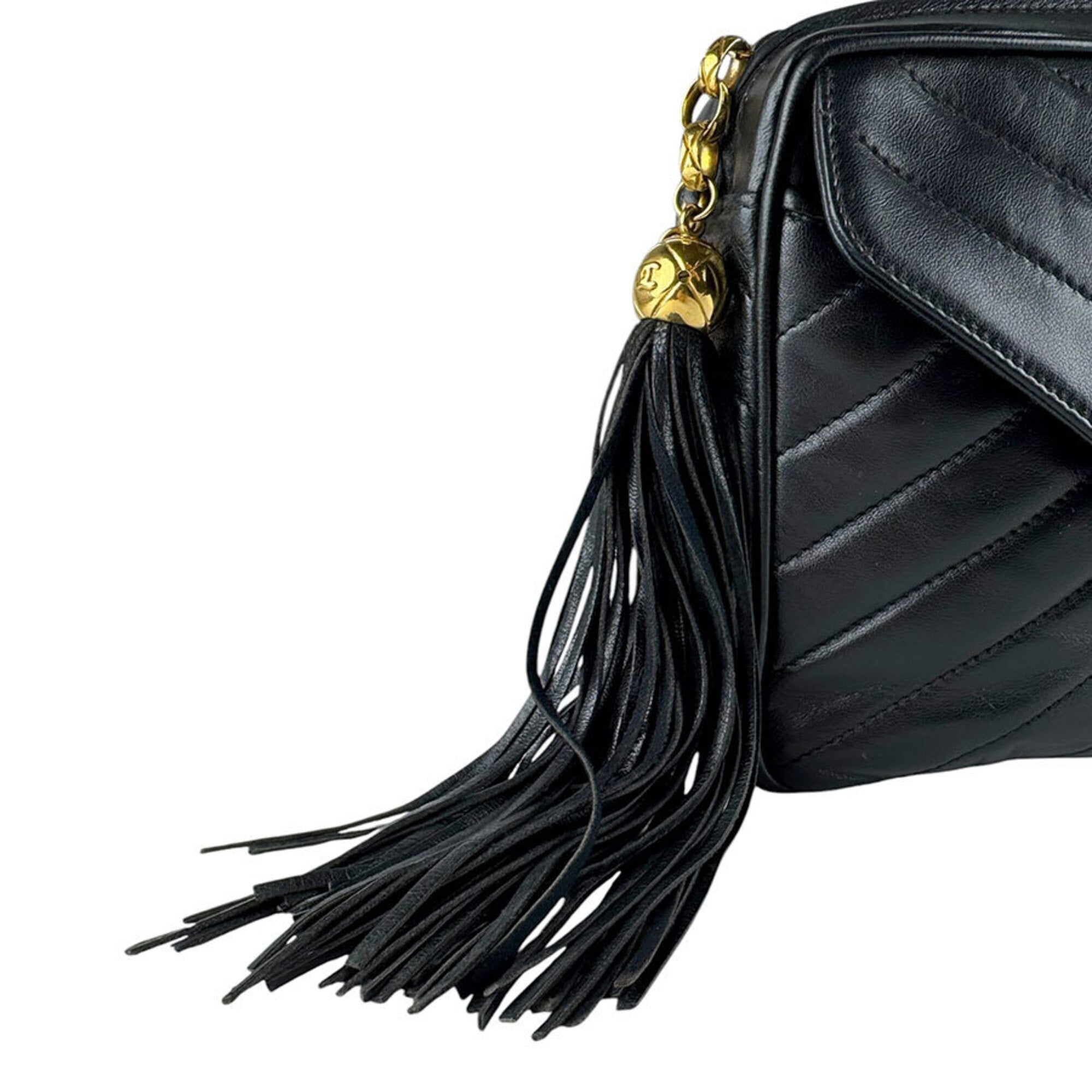 Chanel Black Leather Shoulder Bag (Pre-Owned)