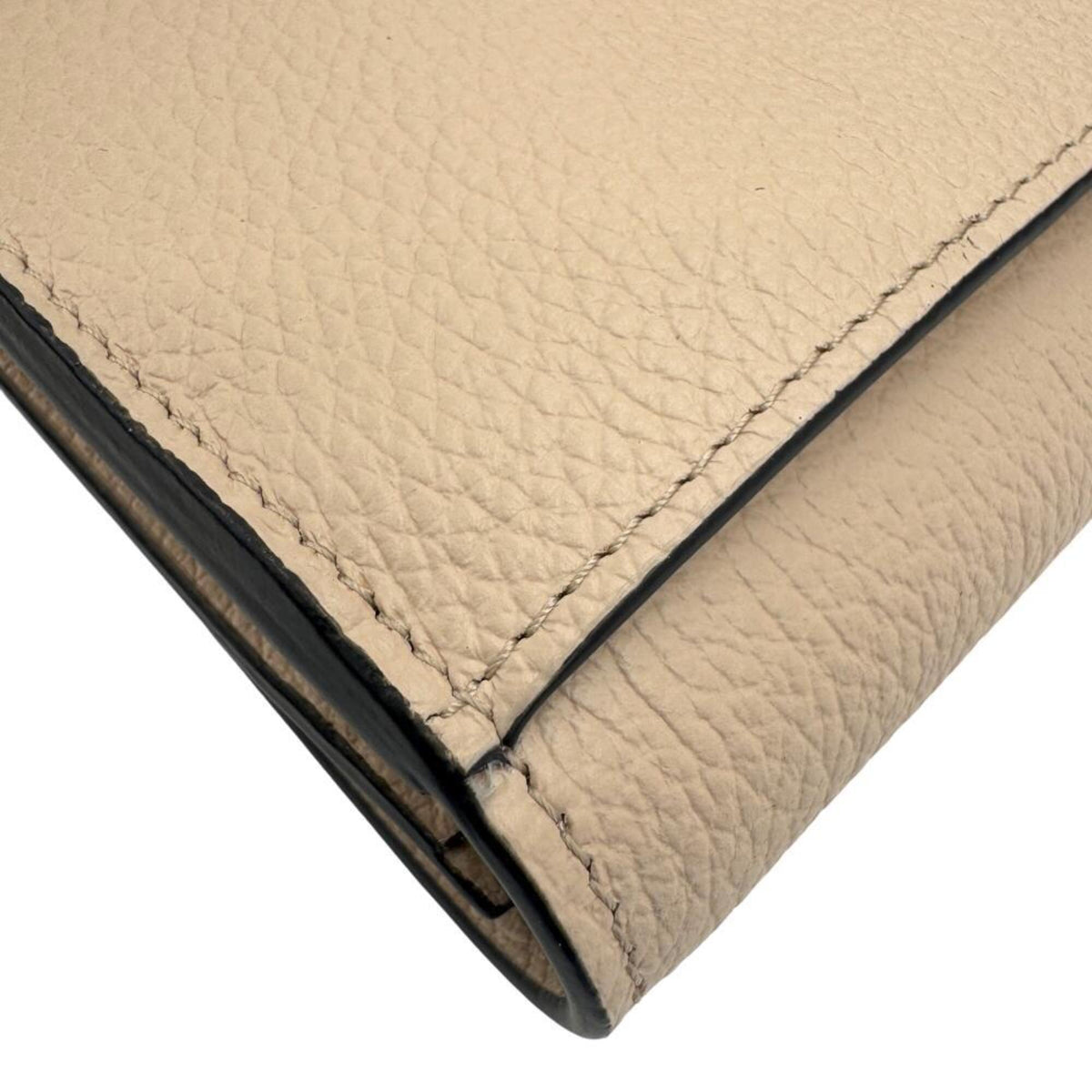 Chloé Beige Leather Long Wallet (Bi-Fold) (Pre-Owned)