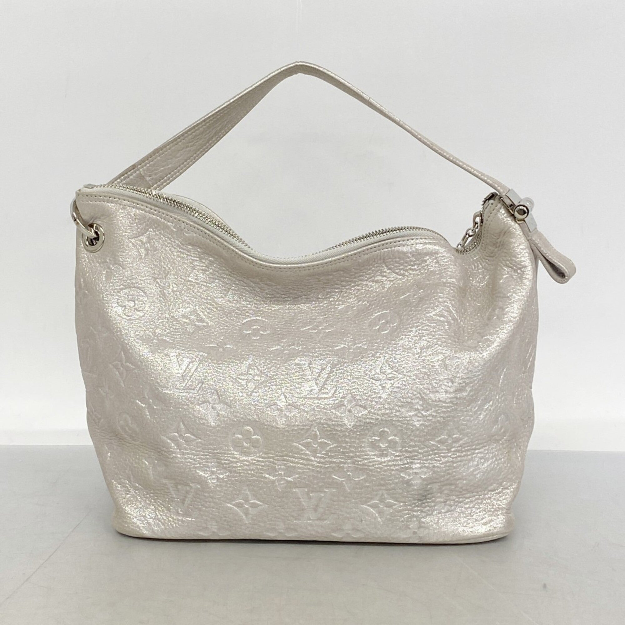 Louis Vuitton Argent Handbag (Pre-Owned)