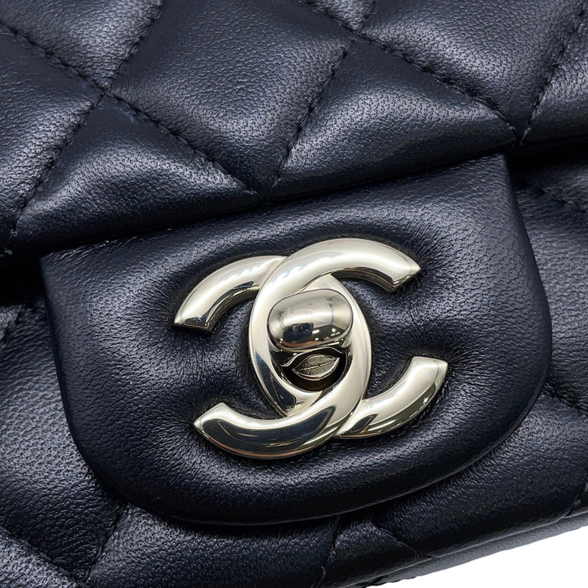 Chanel Black Leather Handbag Shoulder Bag (Pre-Owned)
