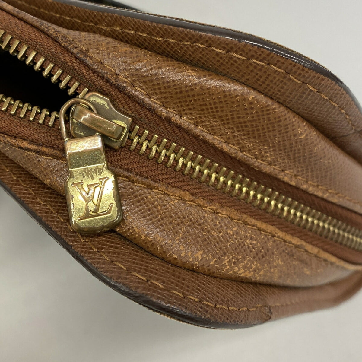 Louis Vuitton Brown Clutch Bag (Pre-Owned)