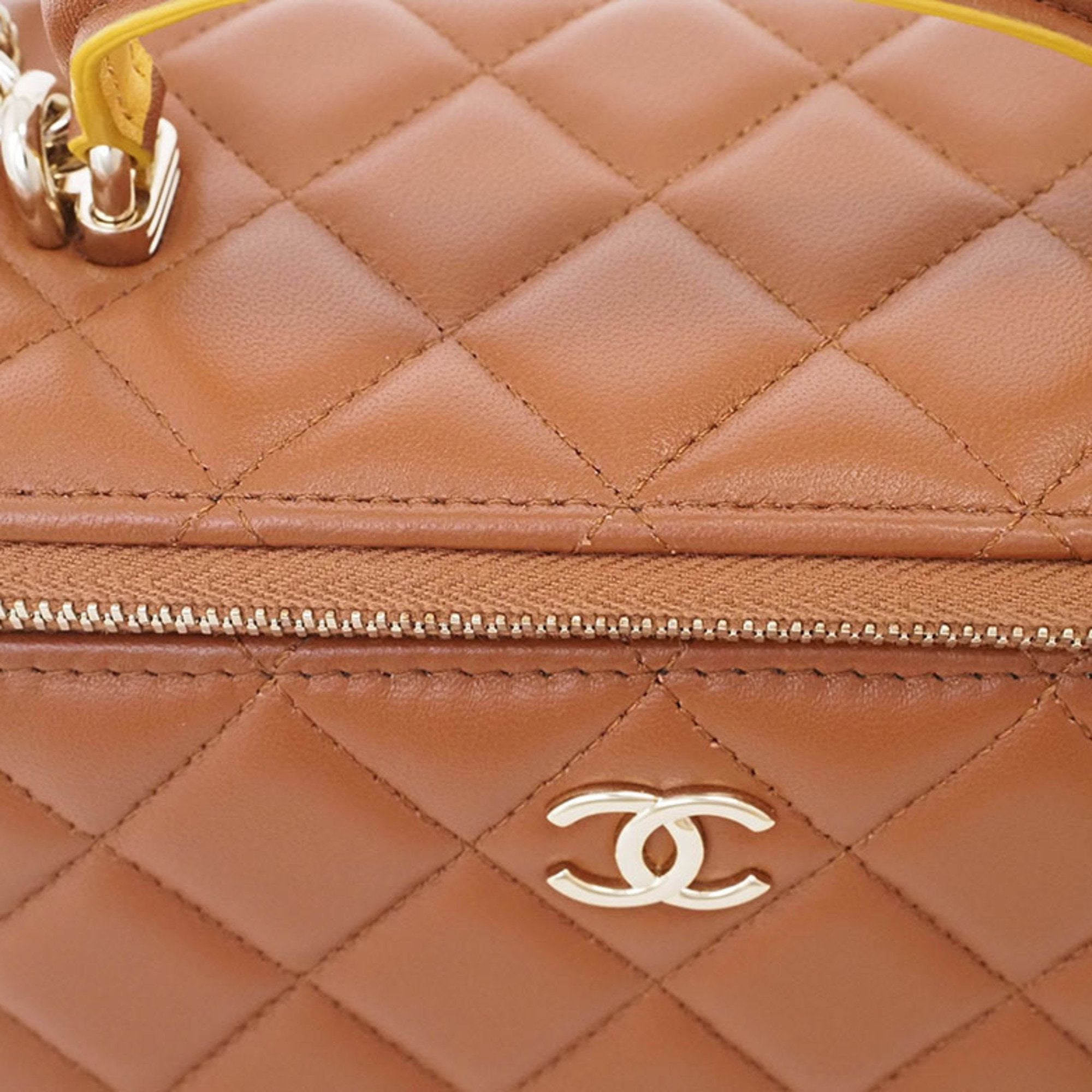 Chanel Brown Leather Shoulder Bag (Pre-Owned)