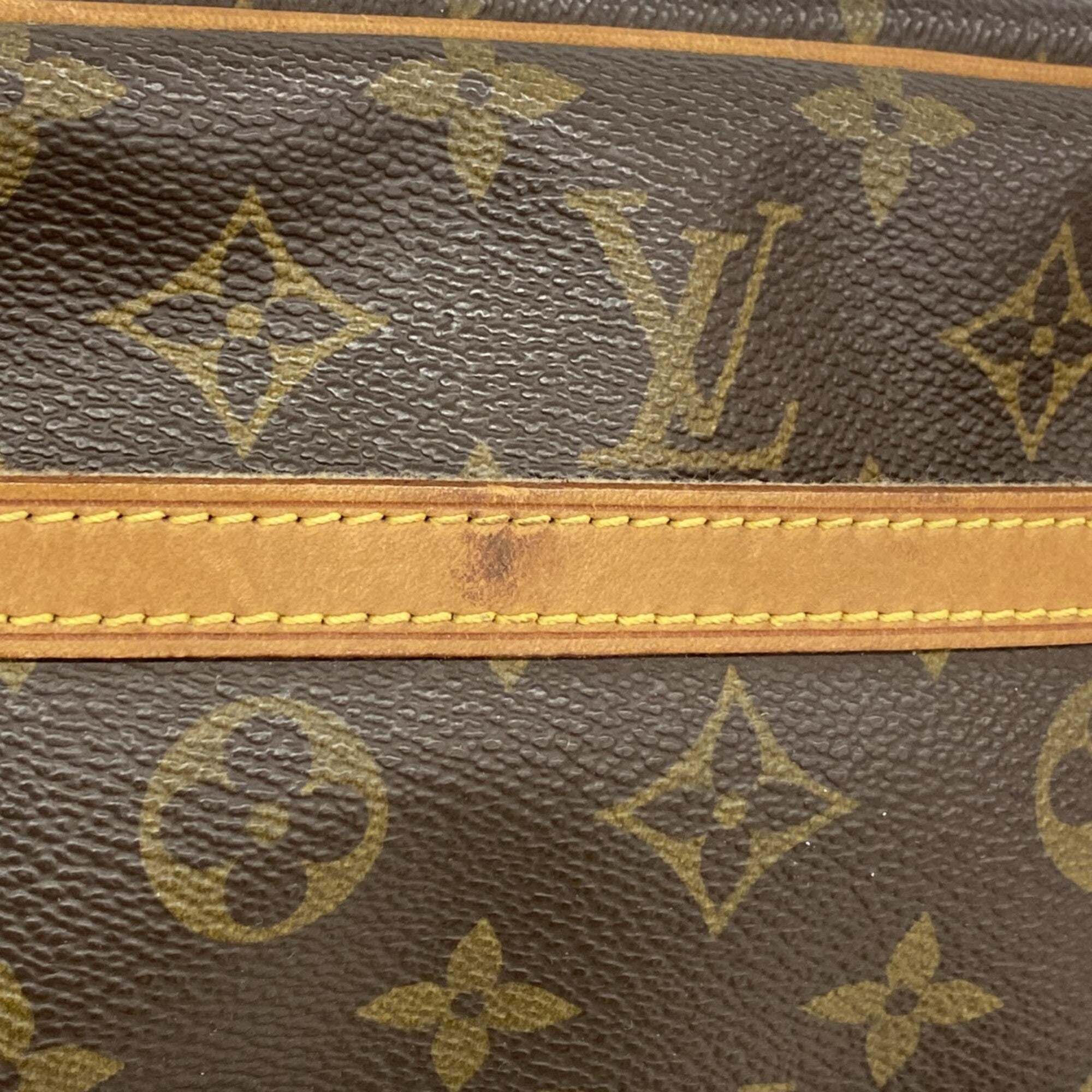 Louis Vuitton Brown Clutch Bag (Pre-Owned)