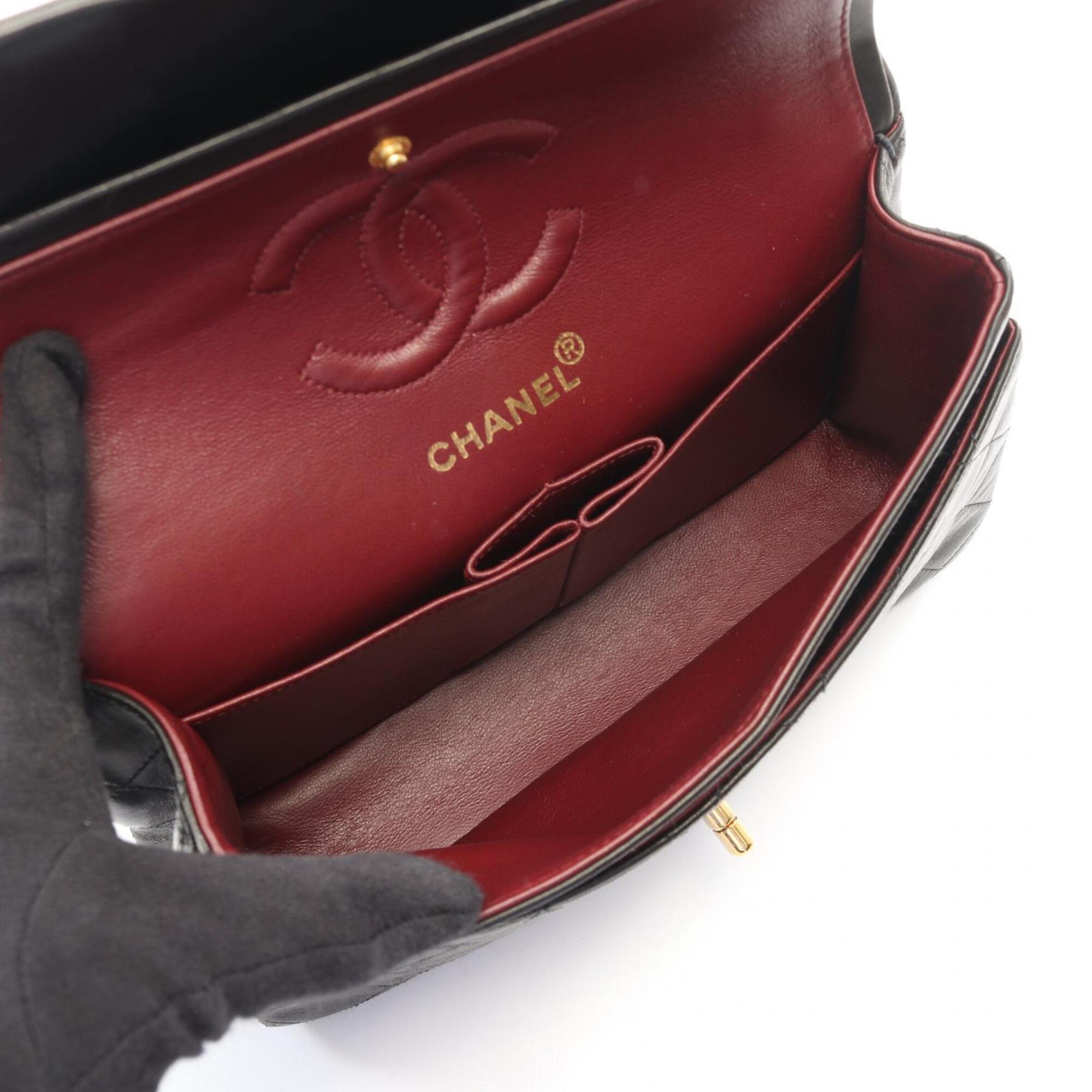 Chanel Black Leather Handbag Shoulder Bag (Pre-Owned)