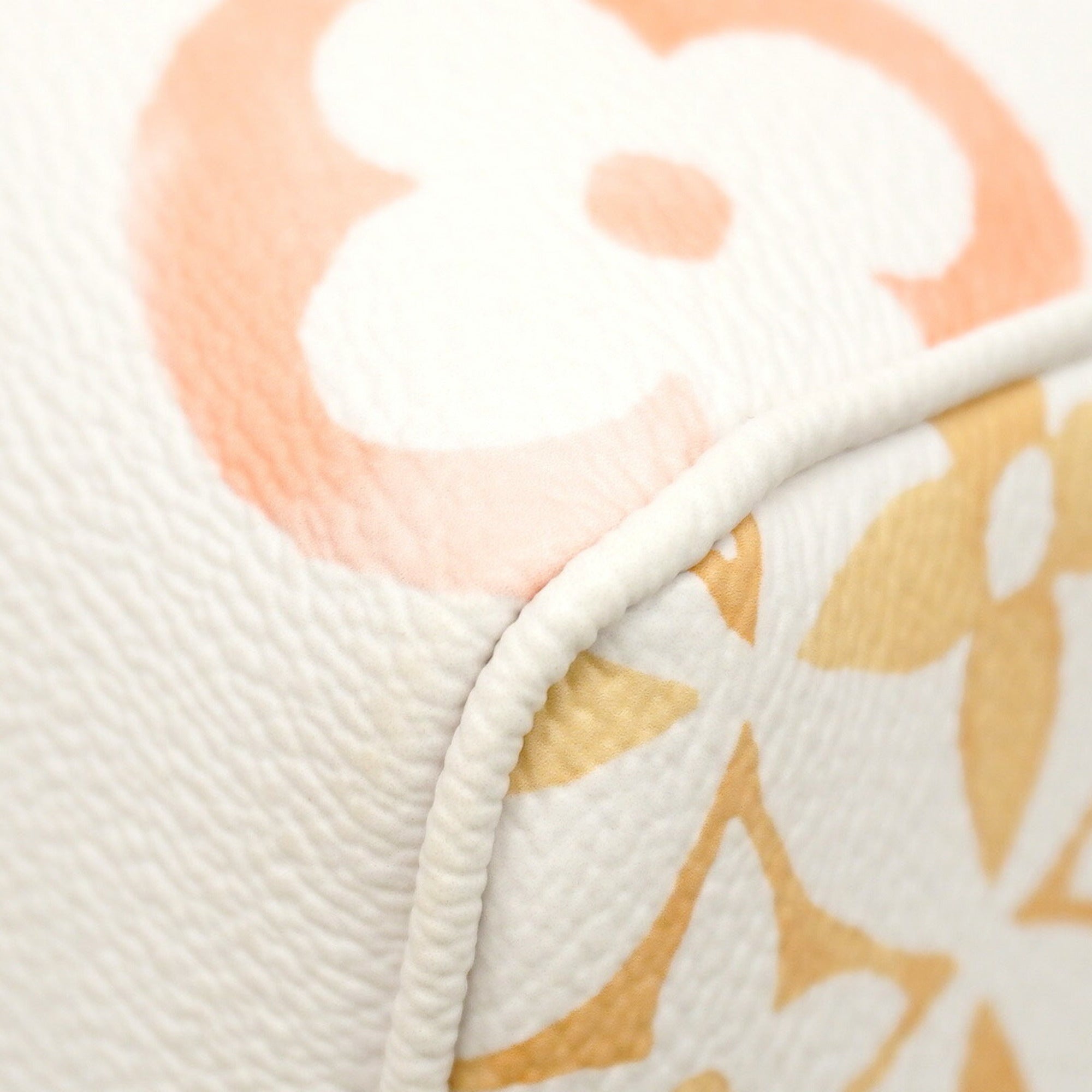 Louis Vuitton Beige White Handbag (Pre-Owned)