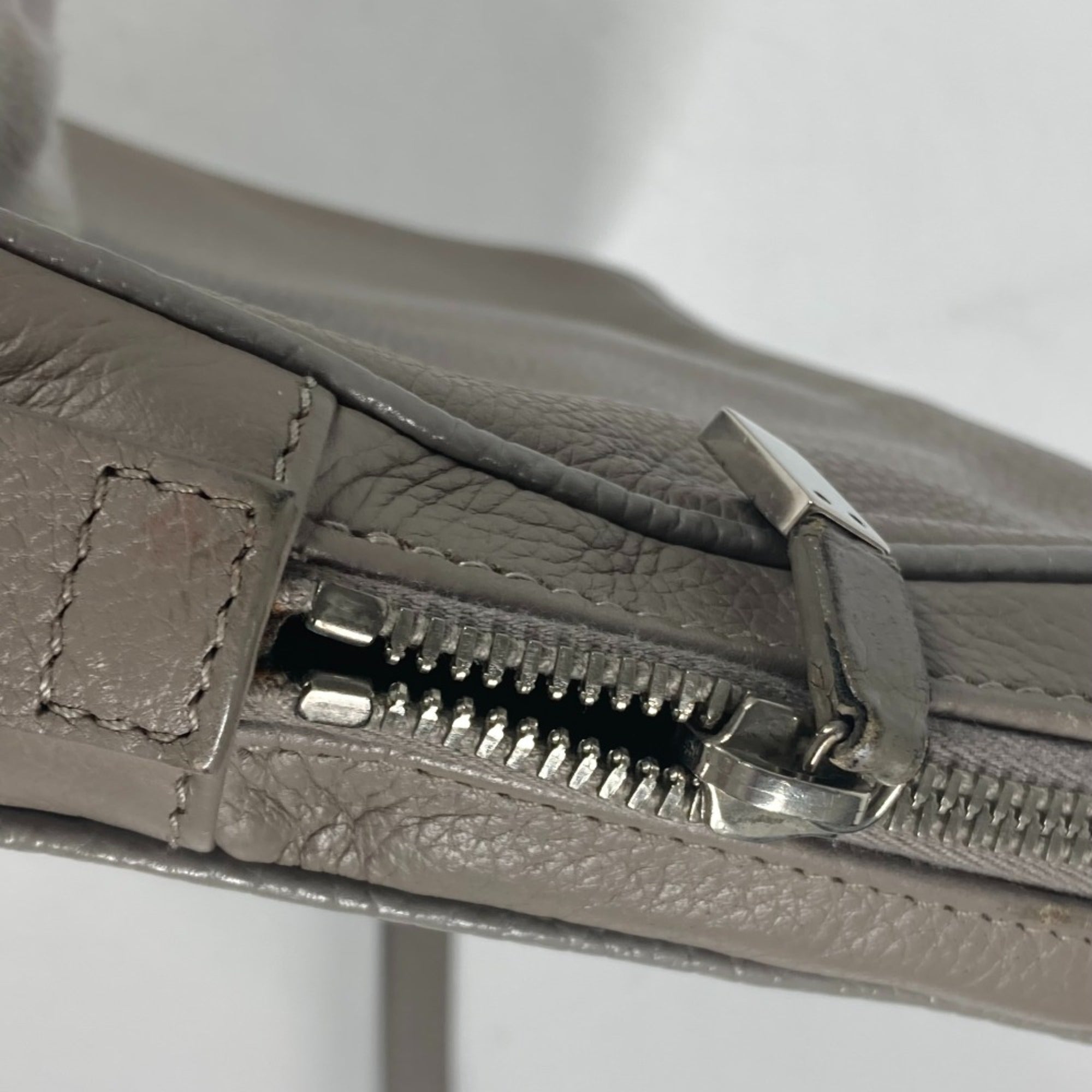 Christian Dior Gray Leather Clutch Bag (Pre-Owned)