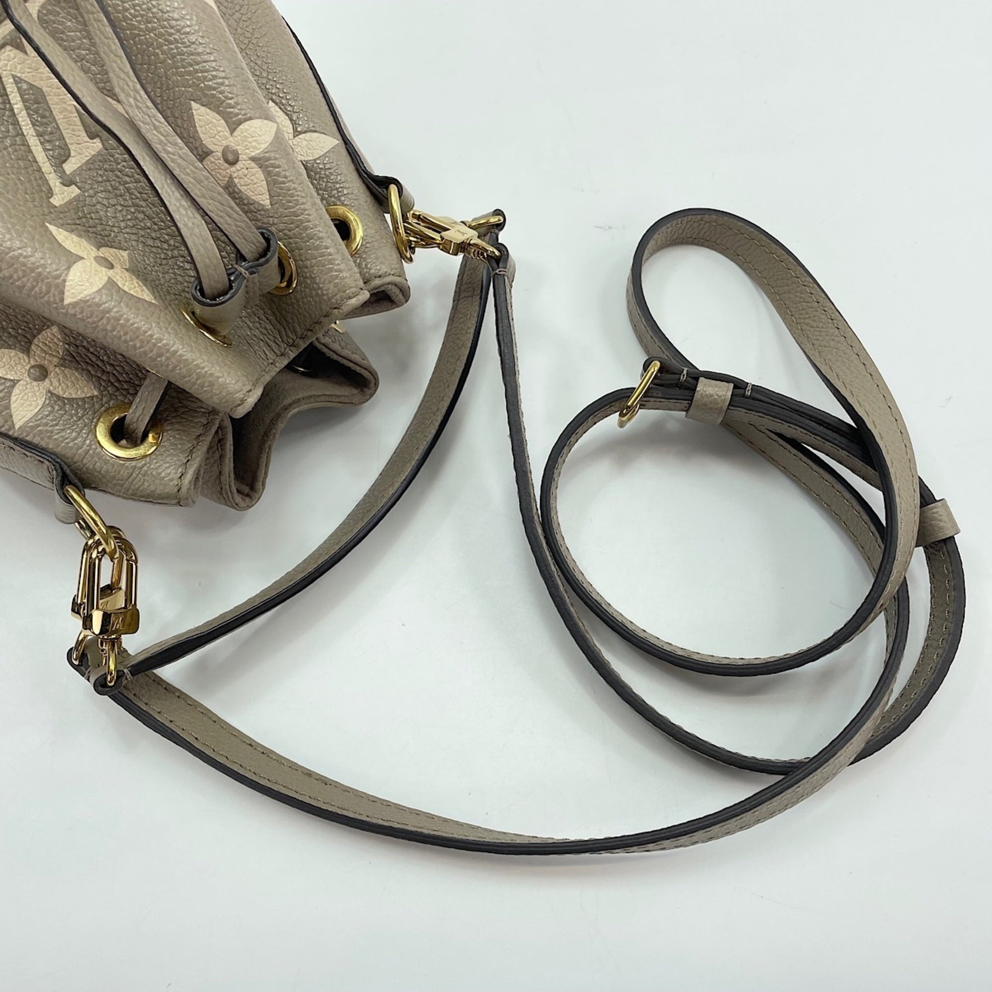 Louis Vuitton Beige Shoulder Bag (Pre-Owned)