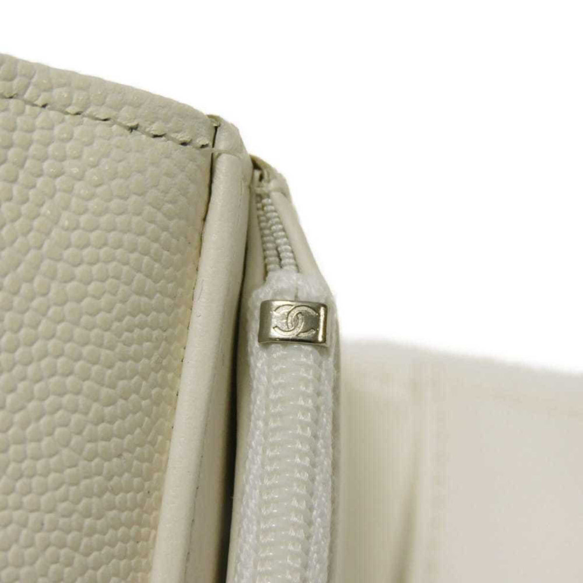 Chanel White Leather Wallet (Tri-Fold) (Pre-Owned)